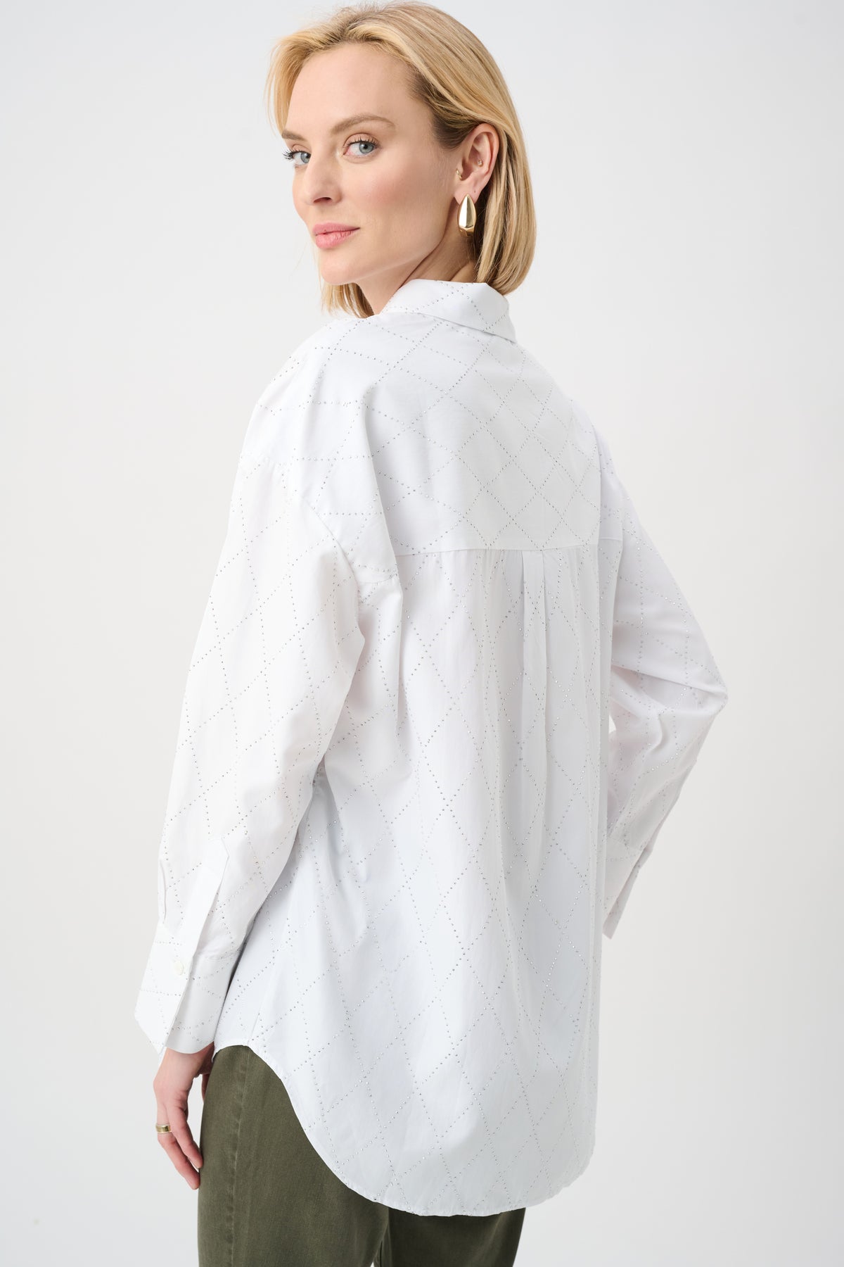 Blusa boxy con detalle de pedrería por toda la prenda blanca 263922