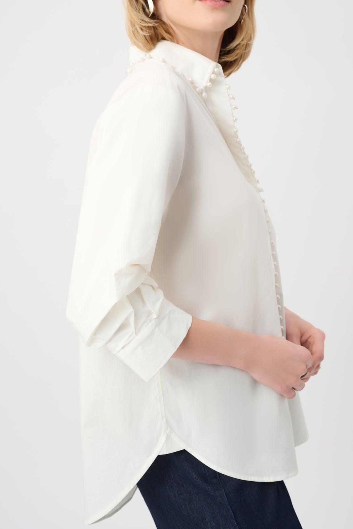 Blusa boxy con ribete de perlas blanca 263923