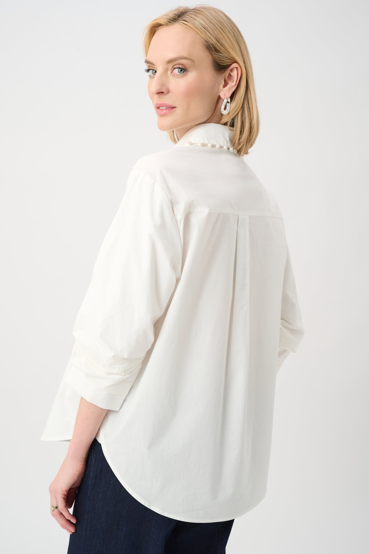 Blusa boxy con ribete de perlas blanca 263923