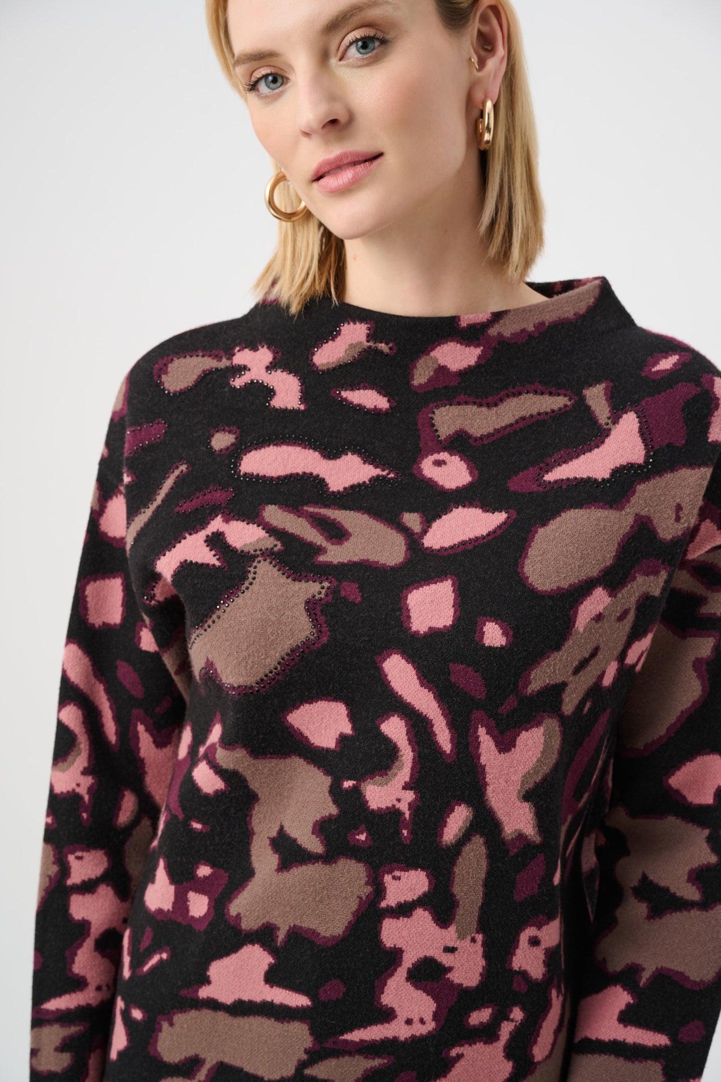 Jersey de jacquard abstracto con detalle de pedrería negro multicolor 263930