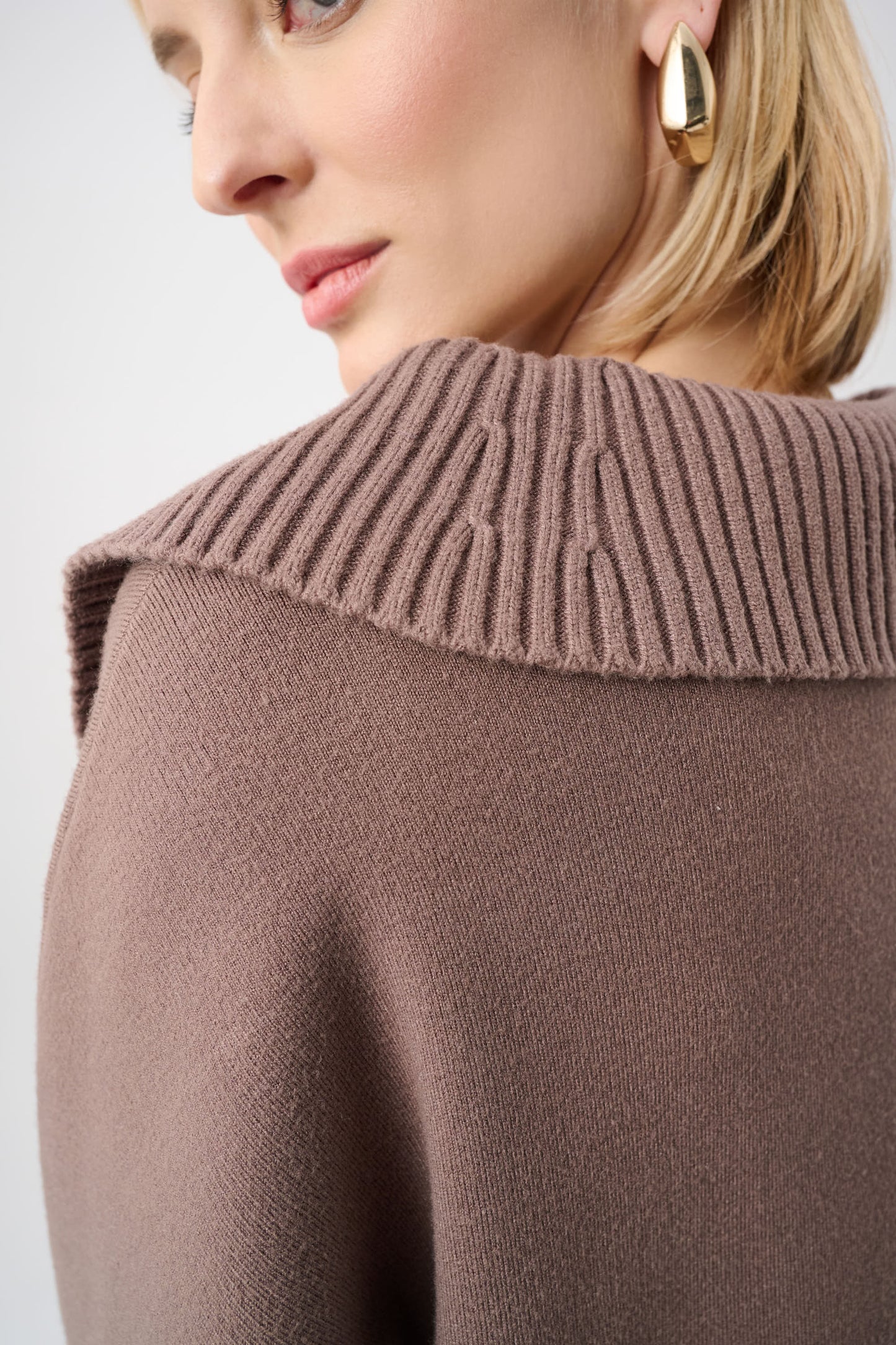 Jersey con cuello tipo chal café mink 263938