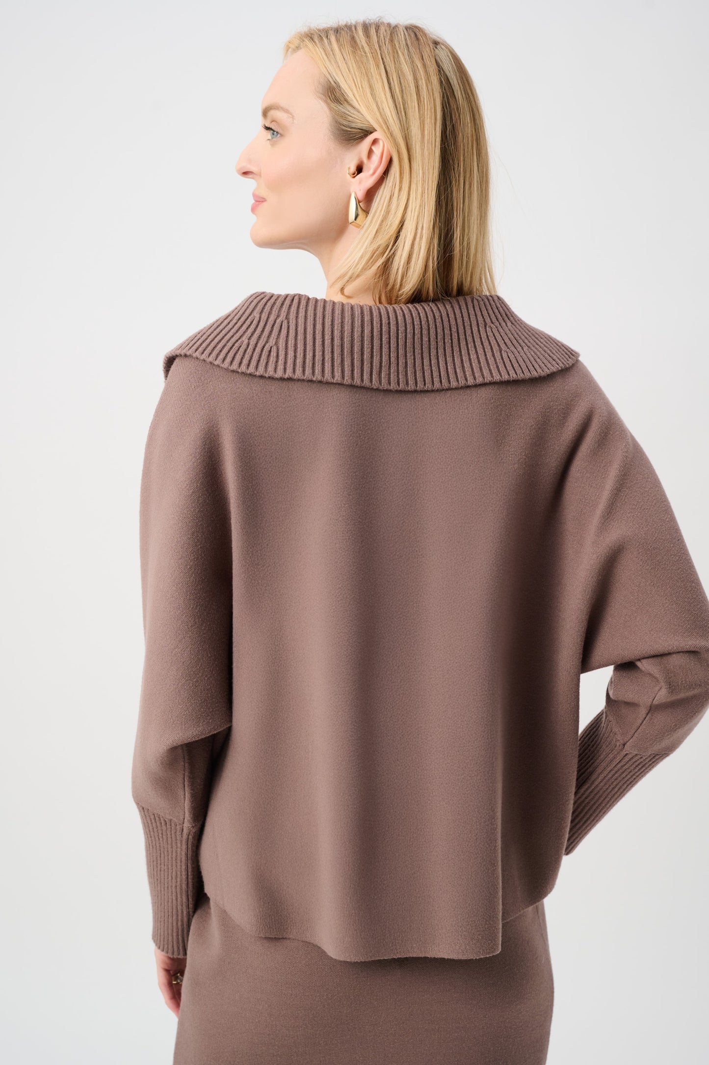 Jersey con cuello tipo chal café mink 263938