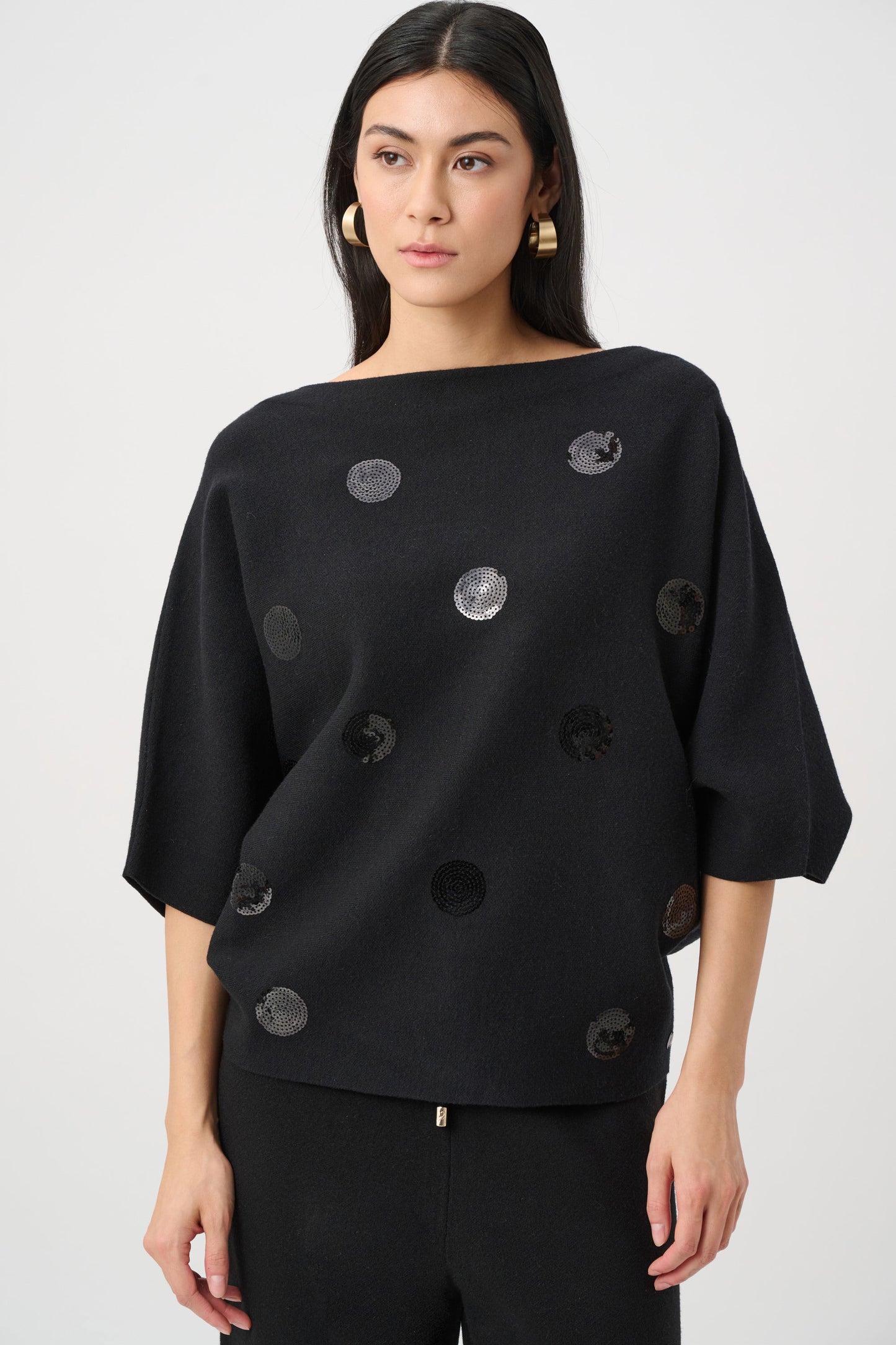 Blusa tejida boxy con bordado negro 263942