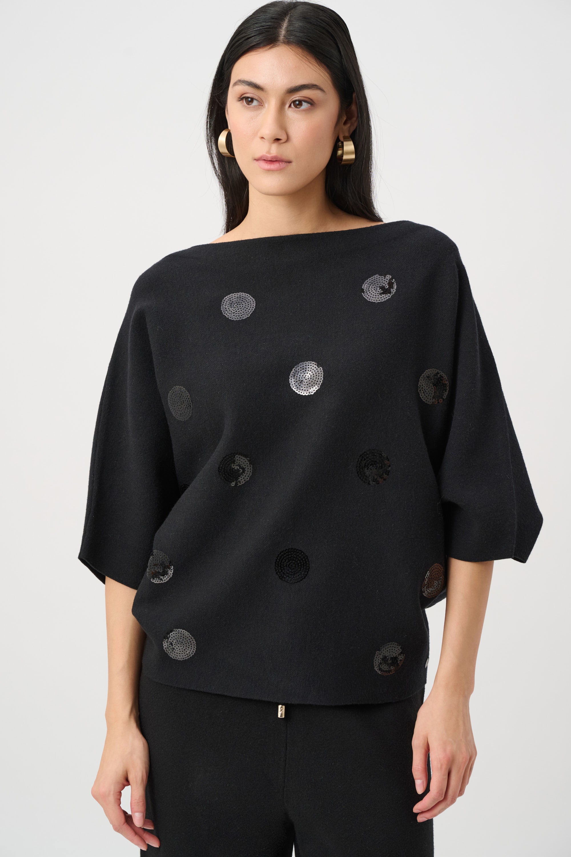 Blusa tejida boxy con bordado negro 263942