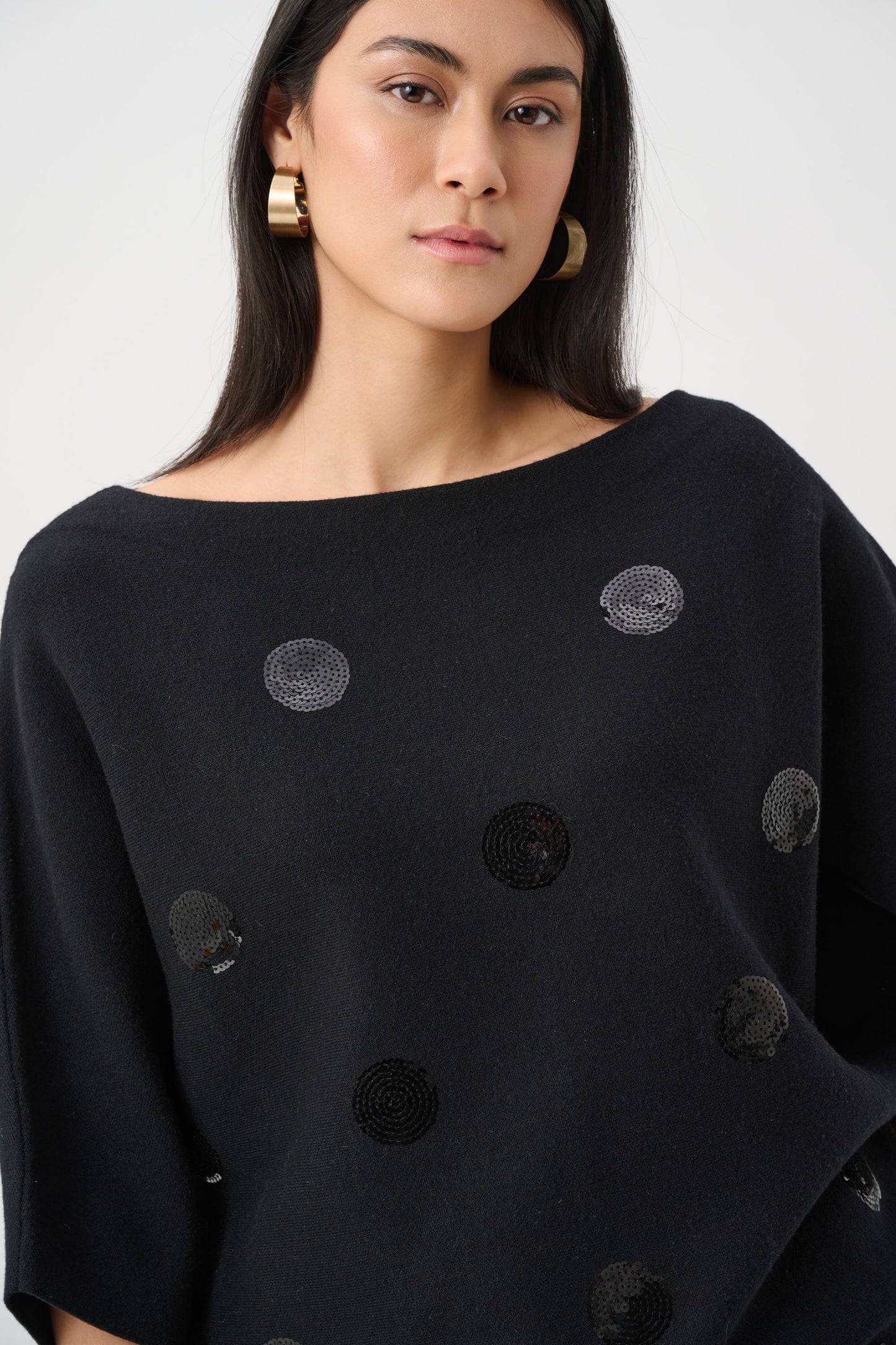 Blusa tejida boxy con bordado negro 263942