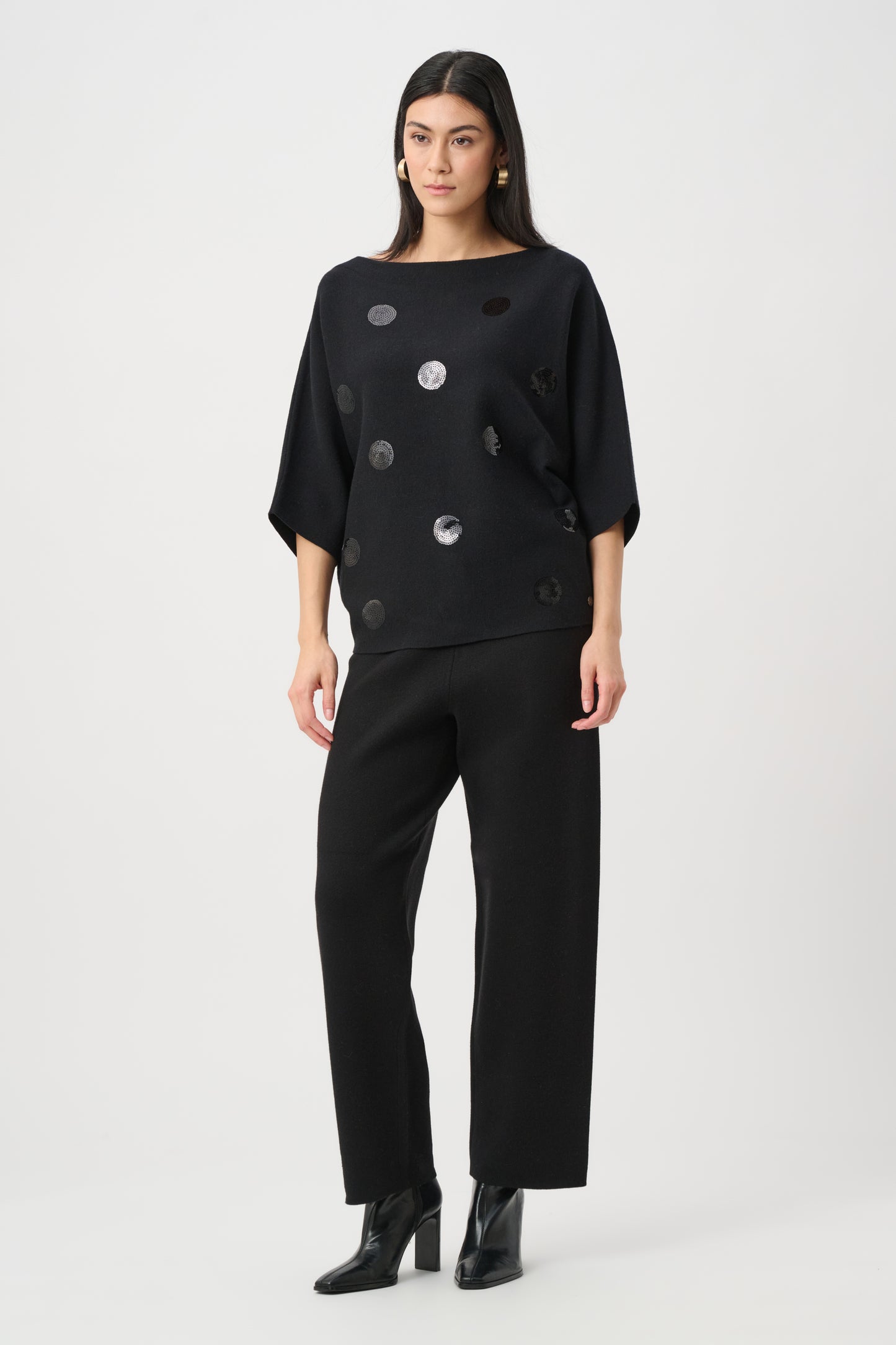 Blusa tejida boxy con bordado negro 263942
