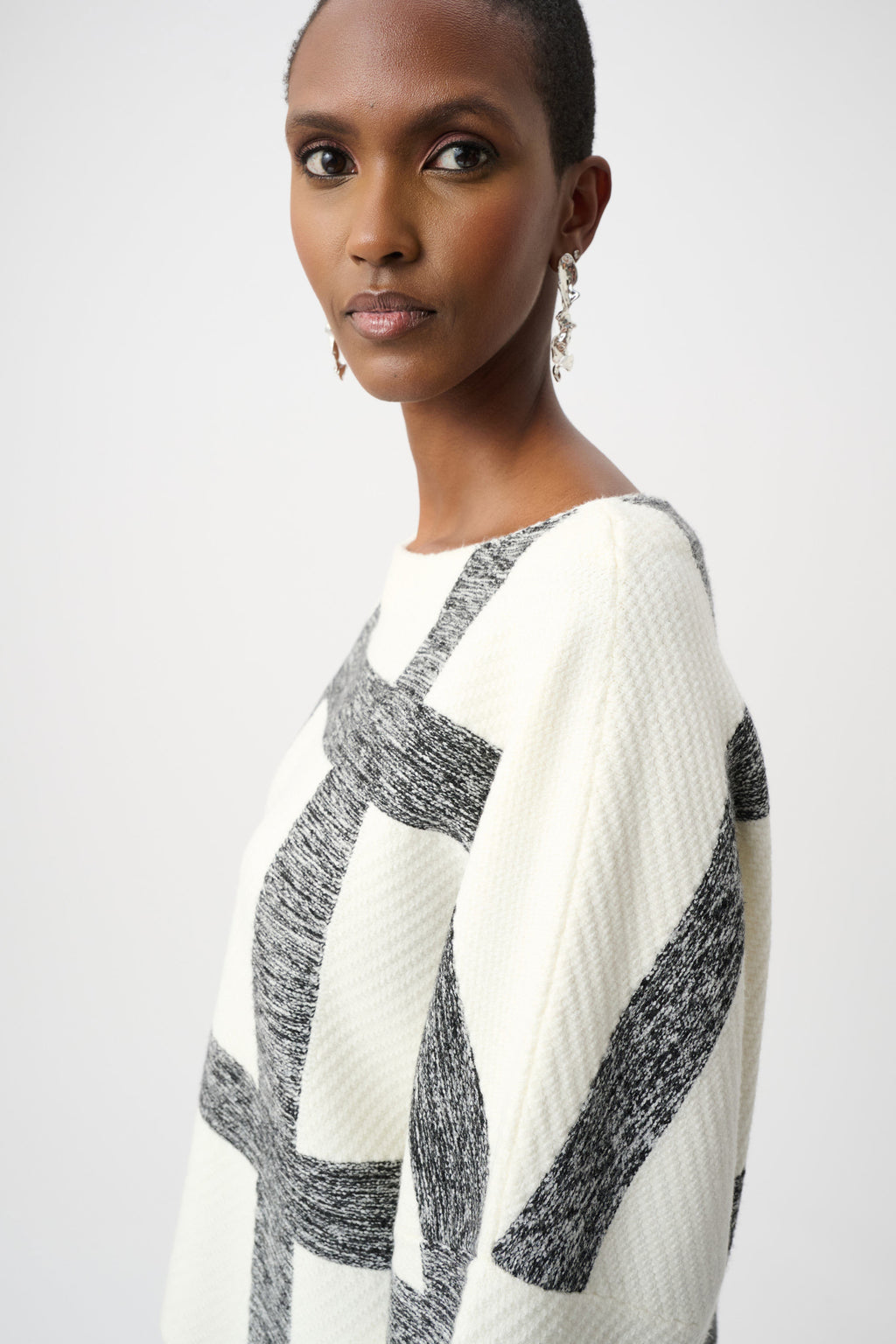 Jersey de cuello barco blanco con gris 263946