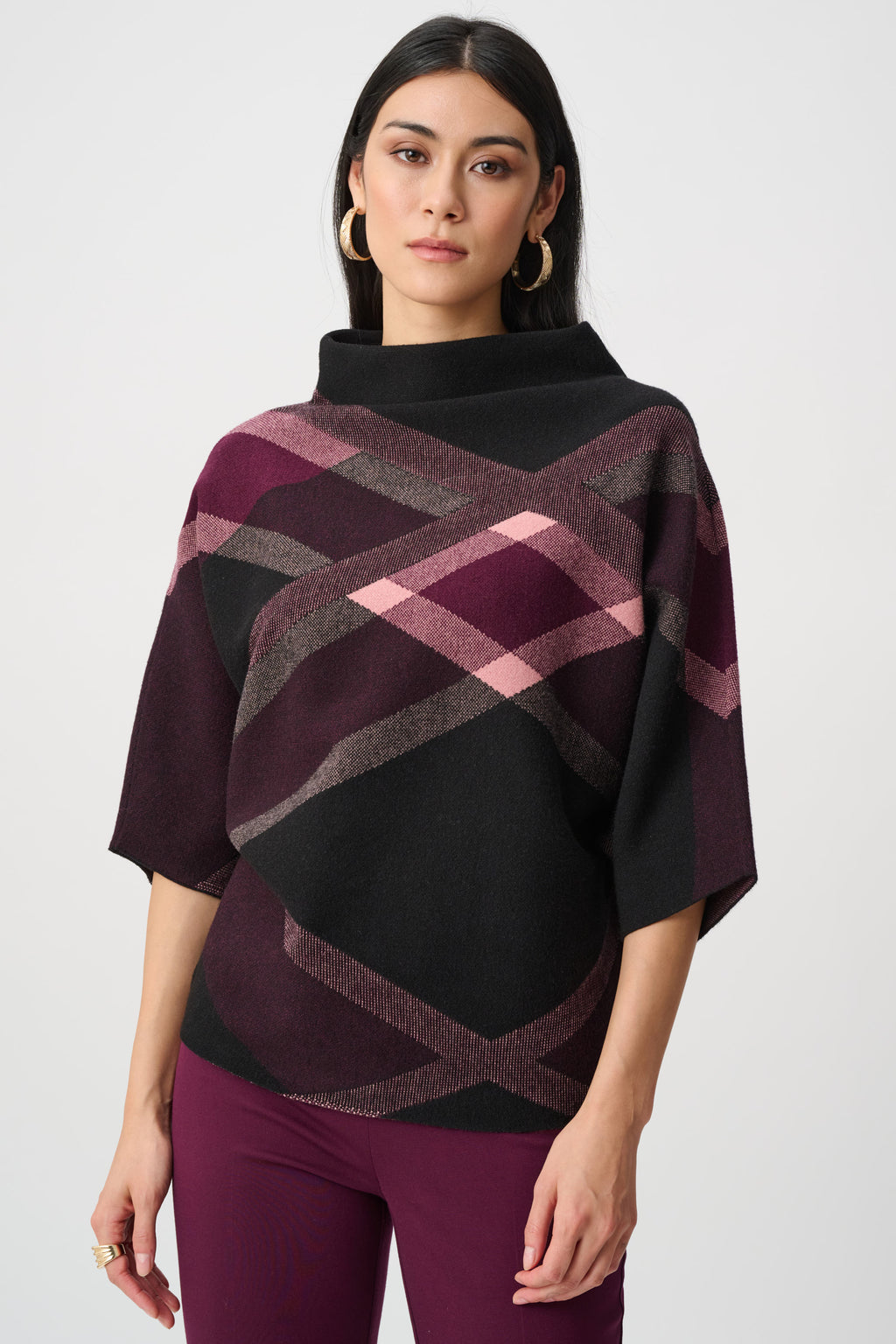 Jersey con cuello de chimenea y estampado de tartán negro con rojo baya 263947