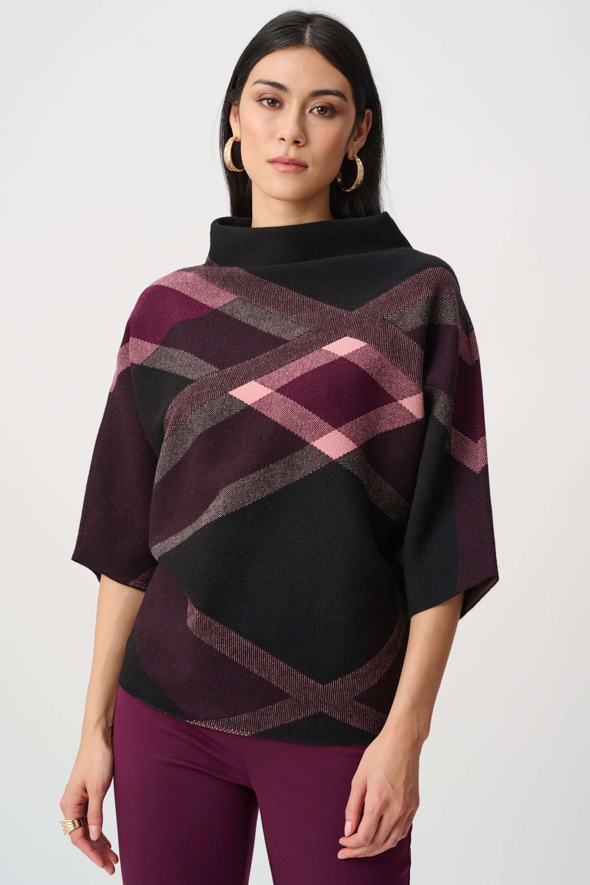 Jersey con cuello de chimenea y estampado de tartán negro con rojo baya 263947