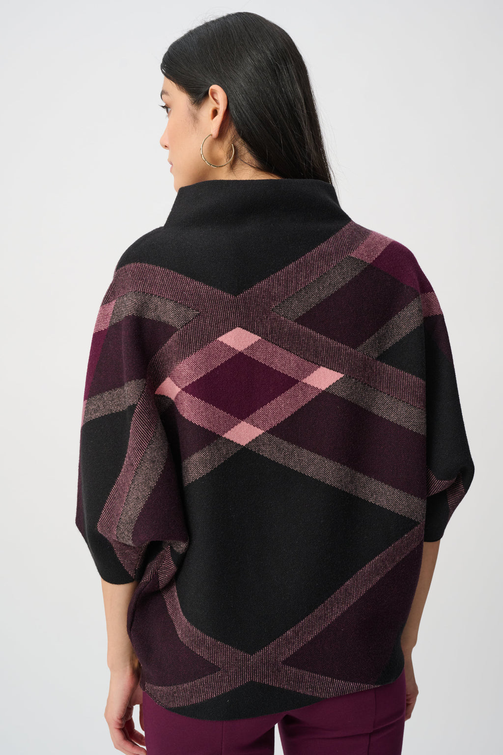 Jersey con cuello de chimenea y estampado de tartán negro con rojo baya 263947