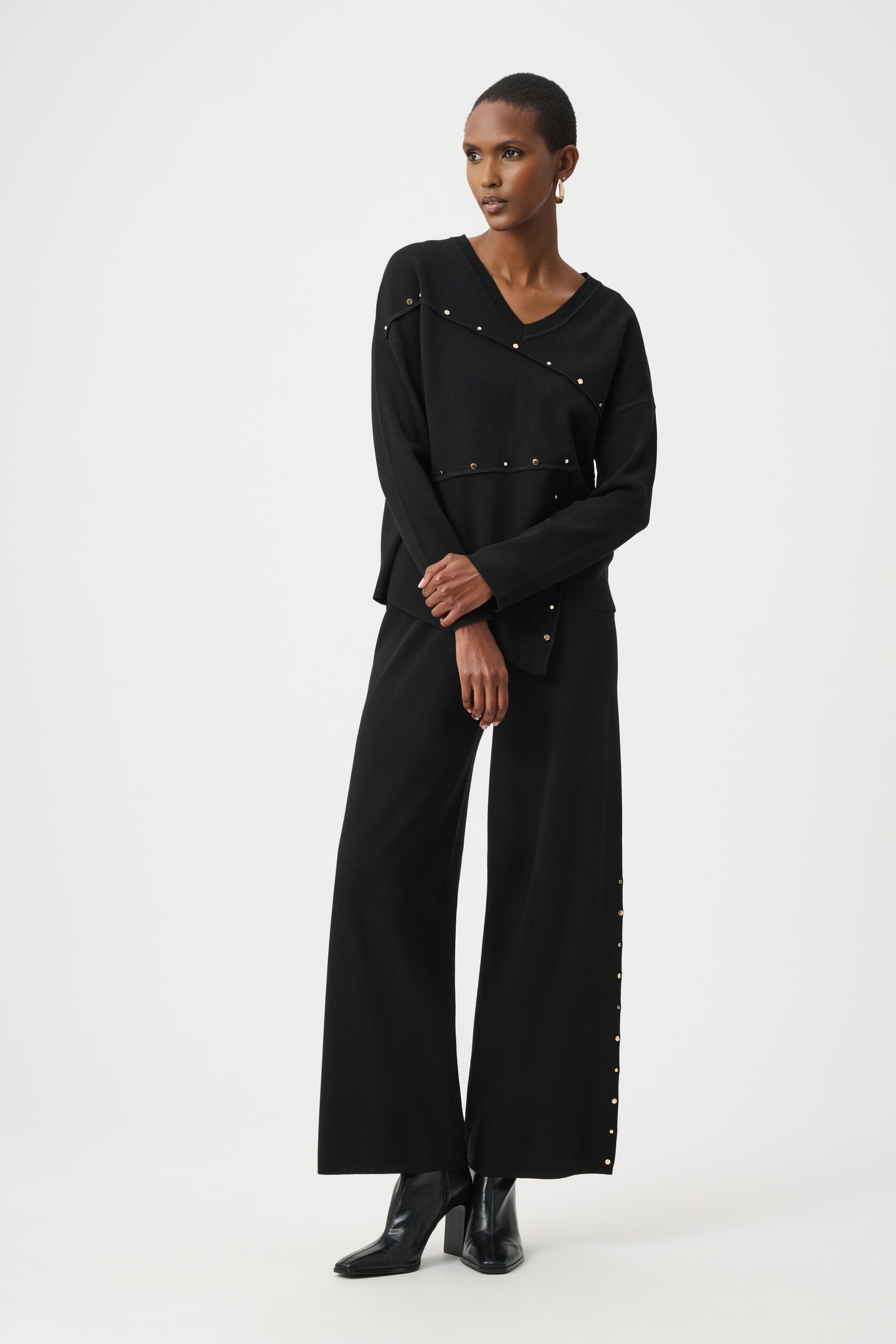 Blusa tejida asimétrica con detalle de tachuelas de metal negro 263961