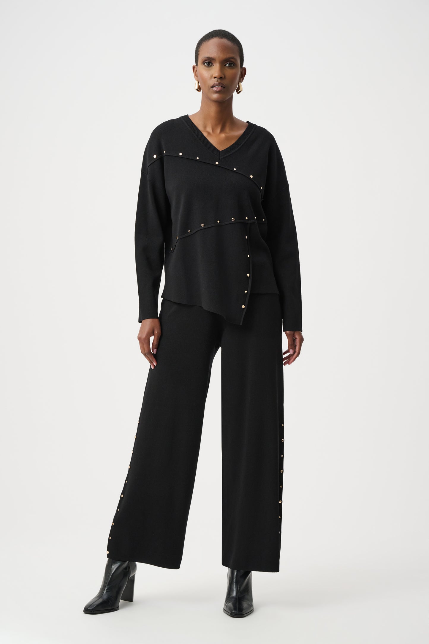 Pantalón jersey de pierna ancha con detalle de clavos metálicos negro 263962