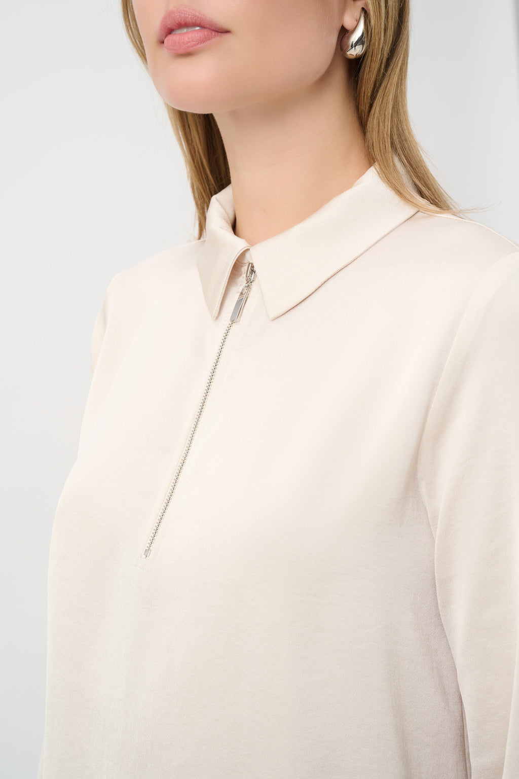 Top con cuello camisero beige 264050