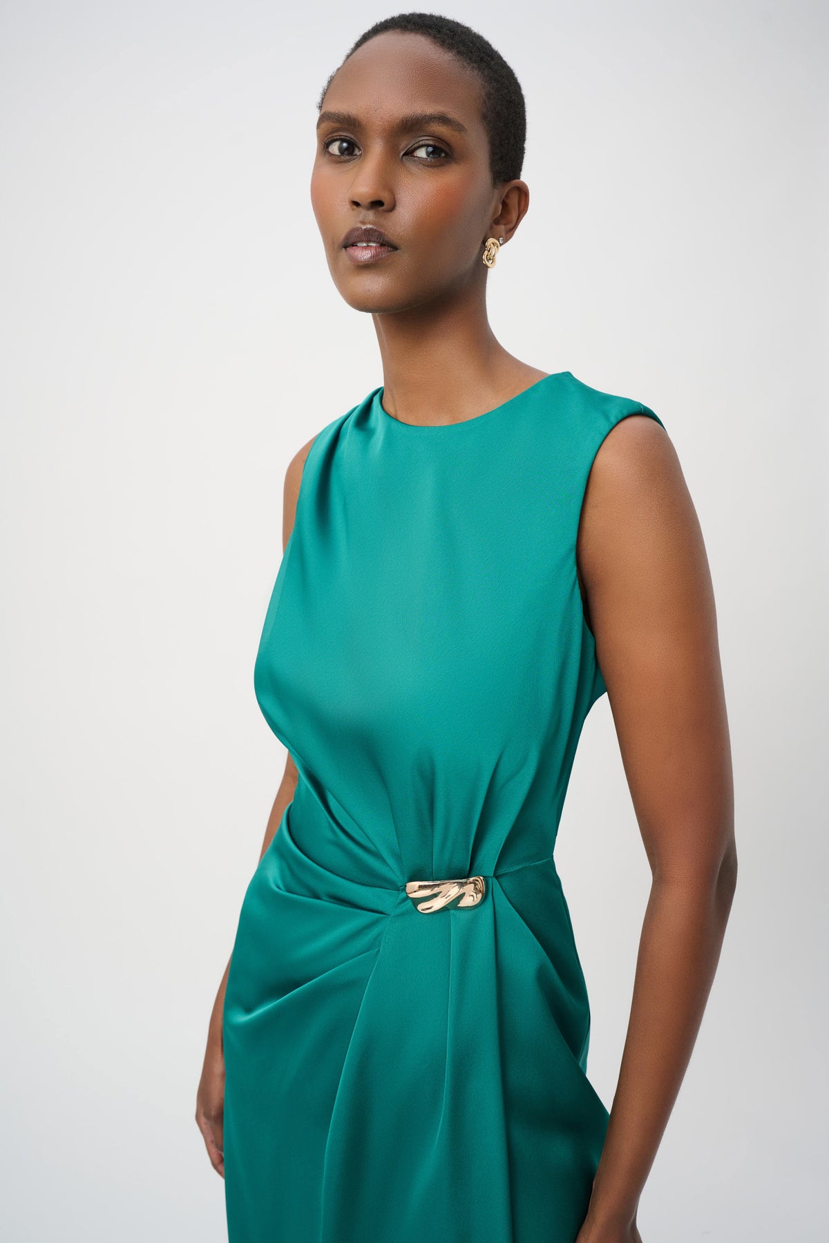 Vestido de tubo detalle en cintura verde opulento 264066