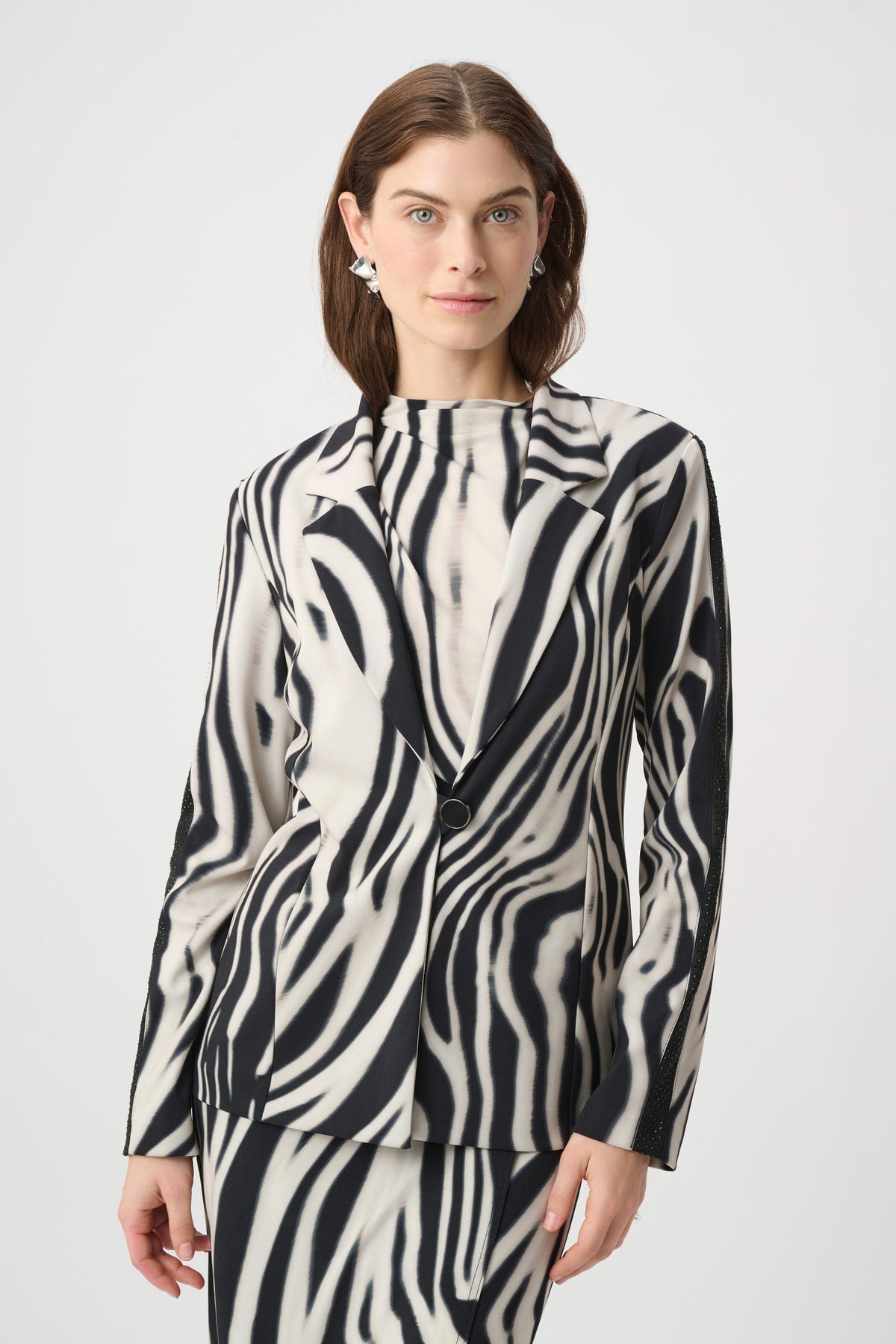 Blazer de animal print con pedrería blanco y negro 264129