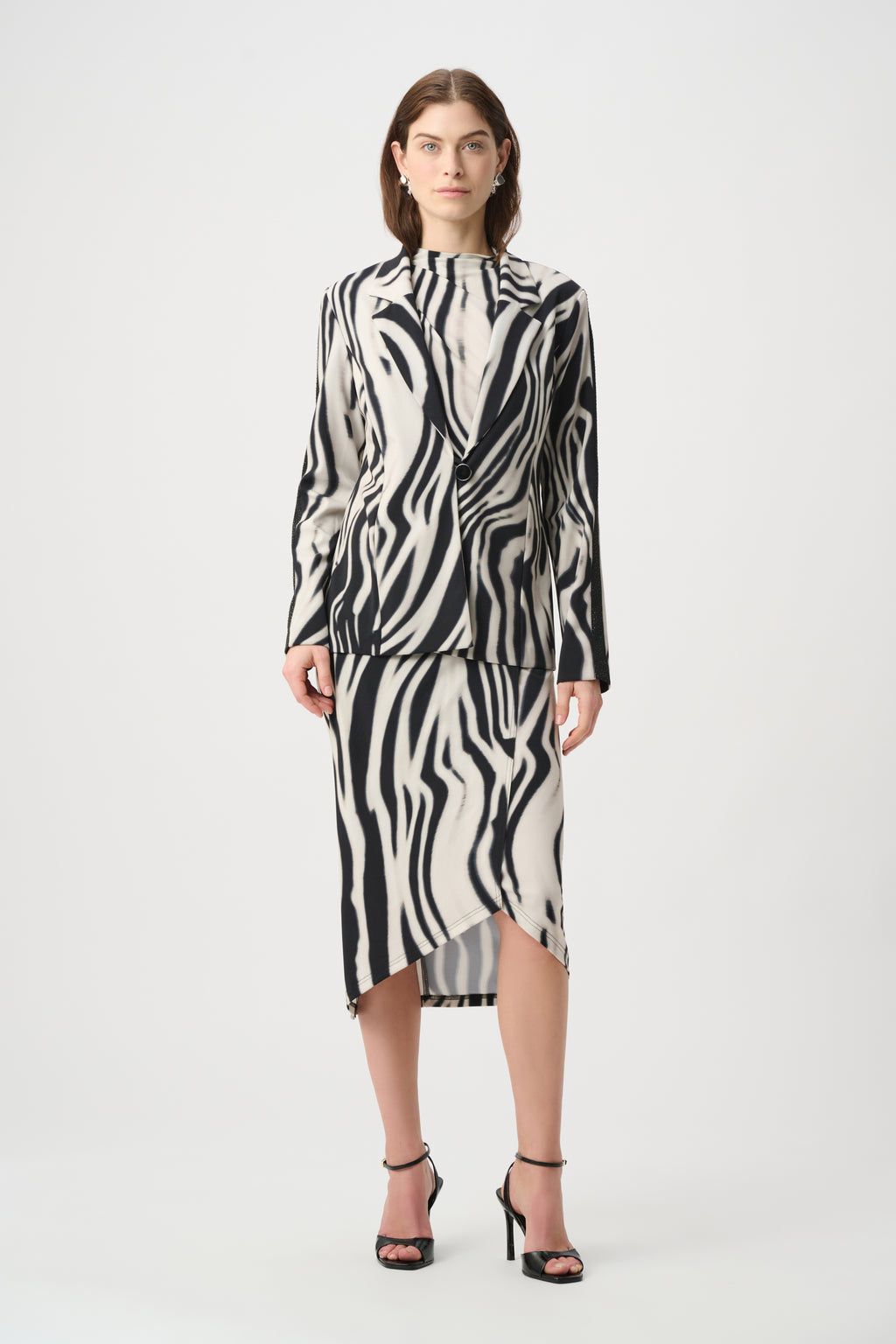 Blazer de animal print con pedrería blanco y negro 264129