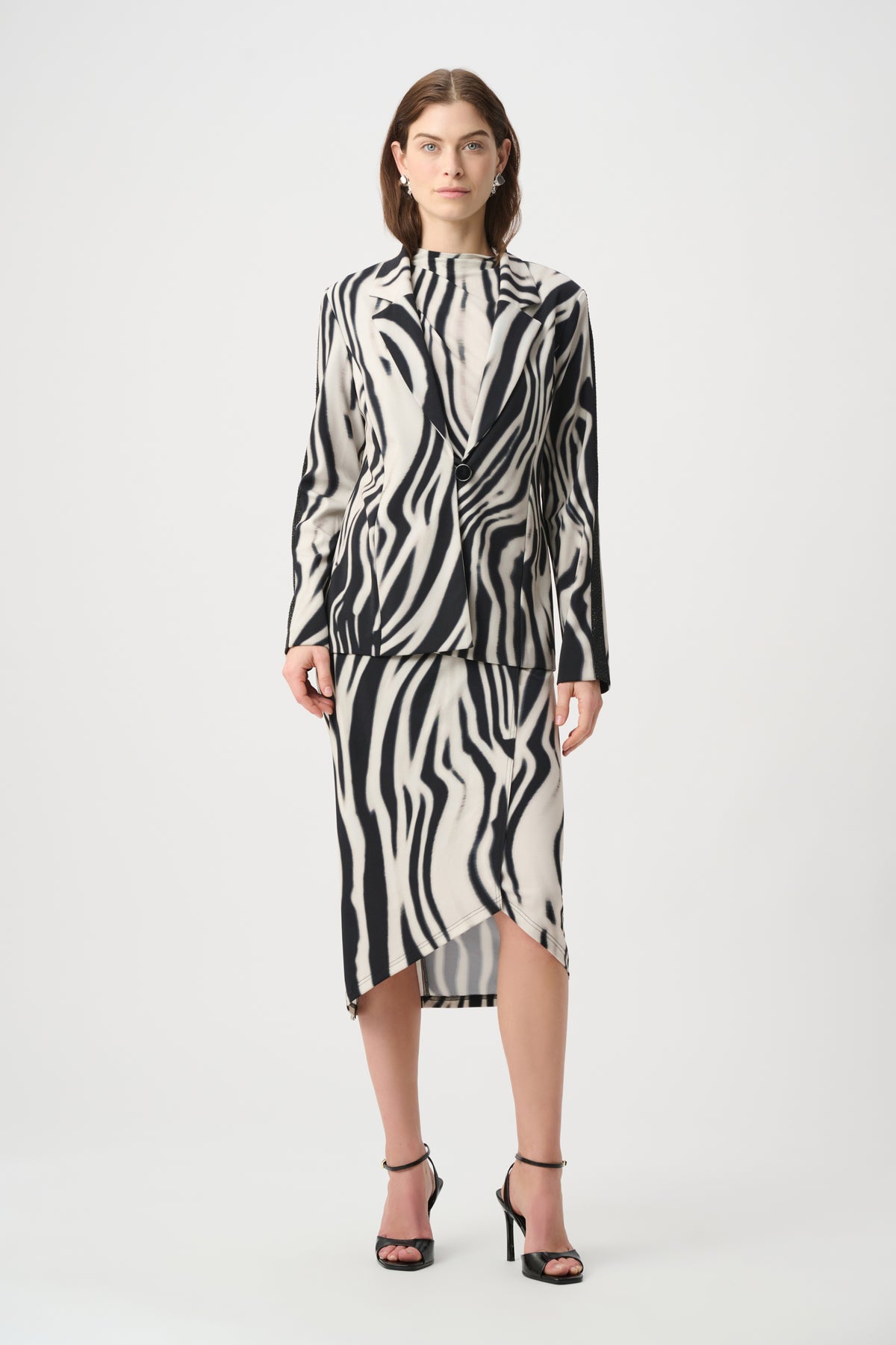 Blazer de animal print con pedrería blanco y negro 264129