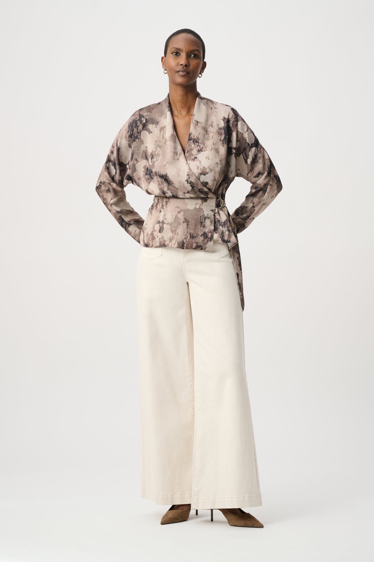 Top cruzado con estampado abstracto beige multicolor 264149