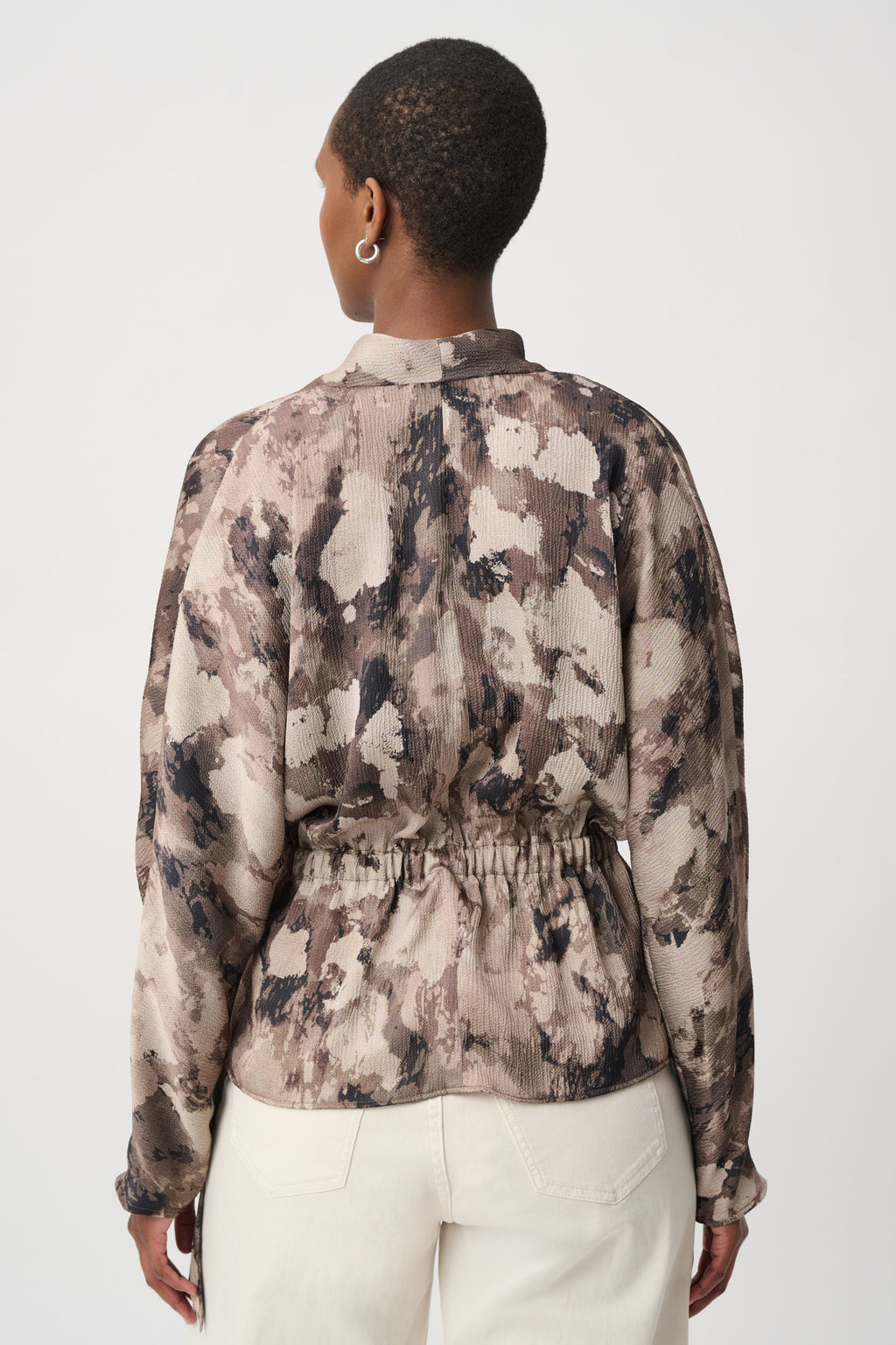 Top cruzado con estampado abstracto beige multicolor 264149