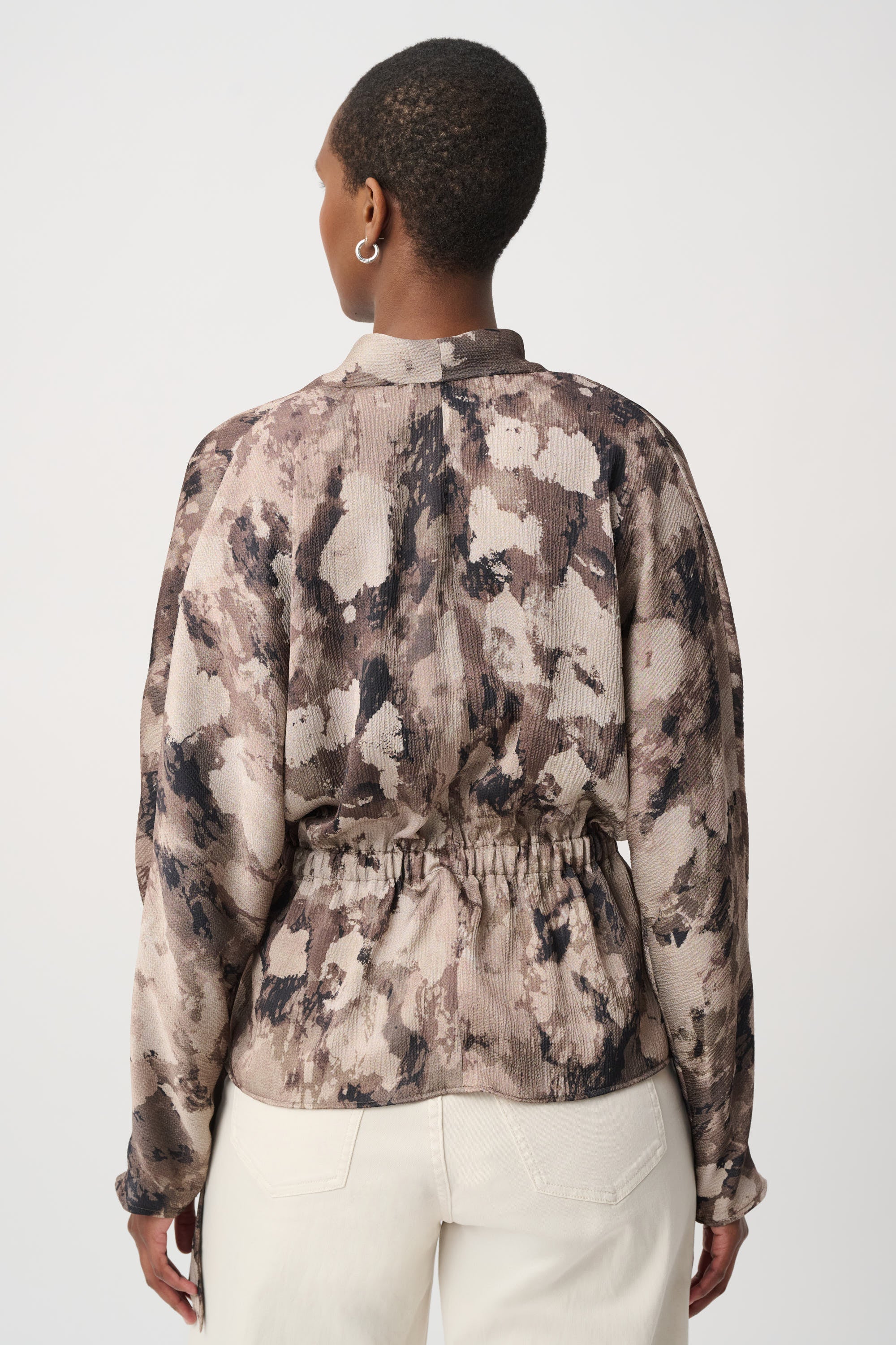 Top cruzado con estampado abstracto beige multicolor 264149