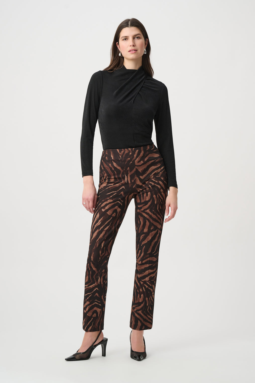 Pantalon con estampado animal negro y cafe 264195