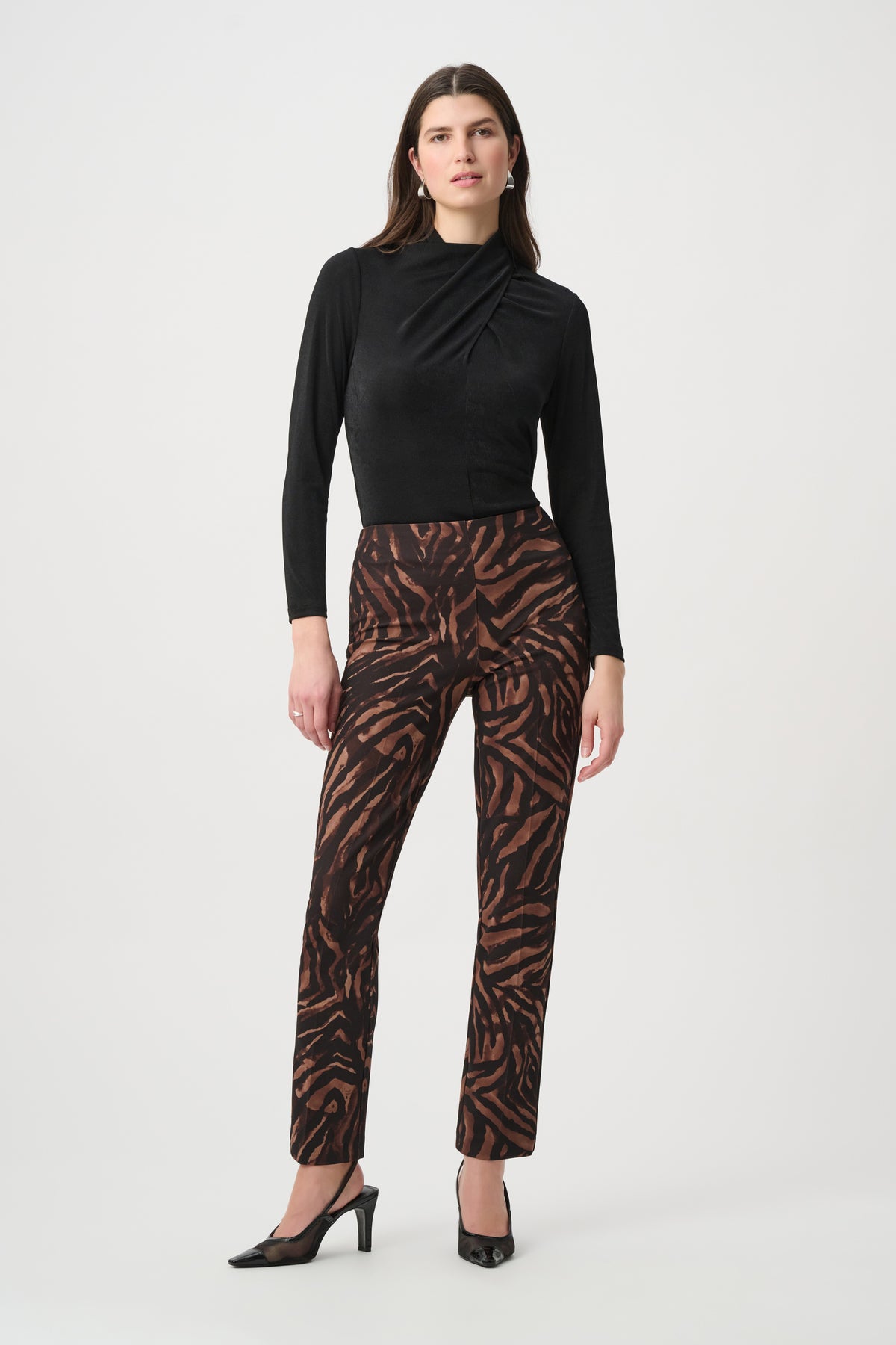 Pantalon con estampado animal negro y cafe 264195