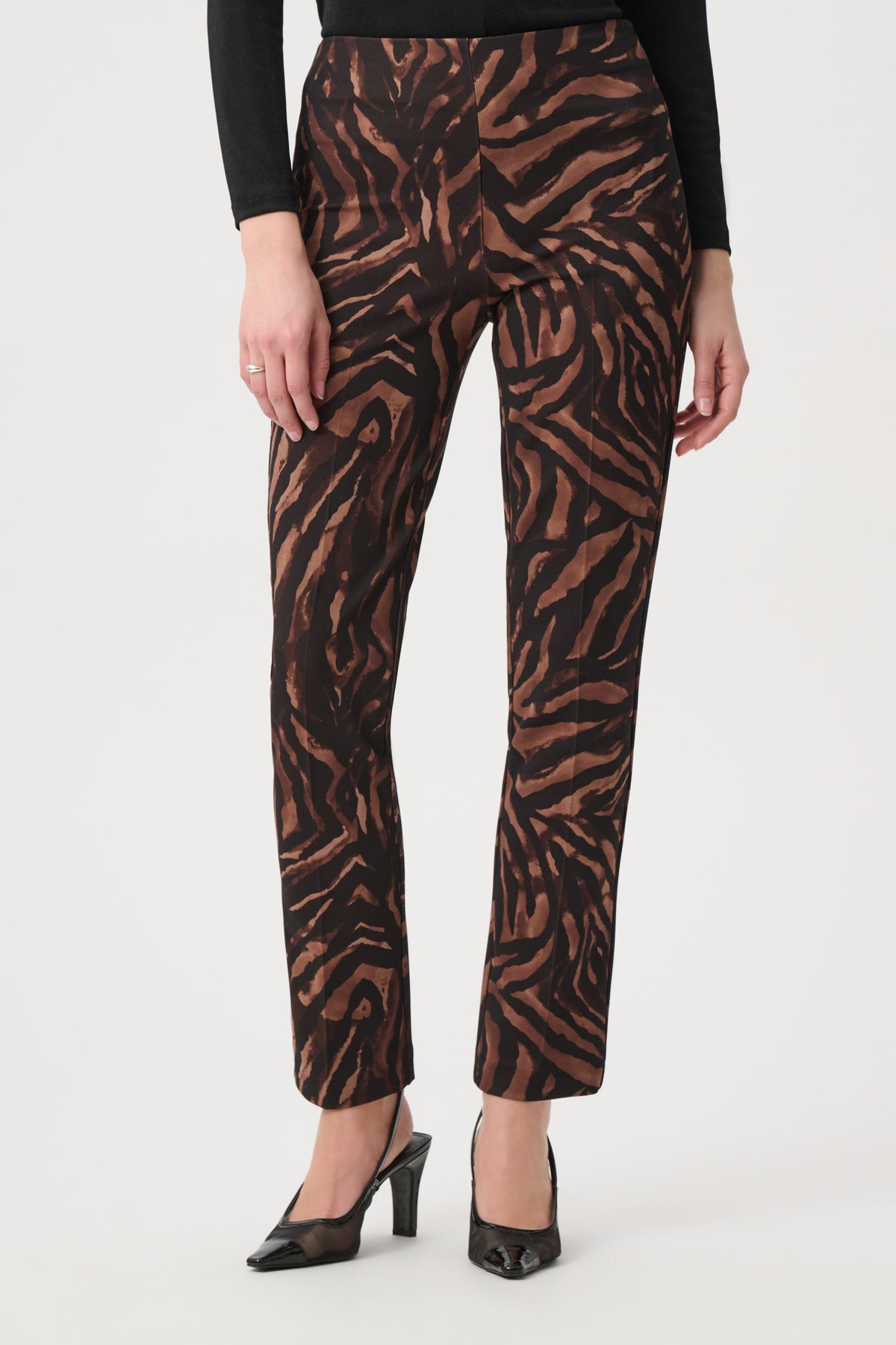 Pantalon con estampado animal negro y cafe 264195