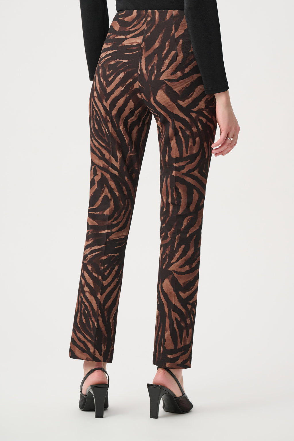 Pantalon con estampado animal negro y cafe 264195