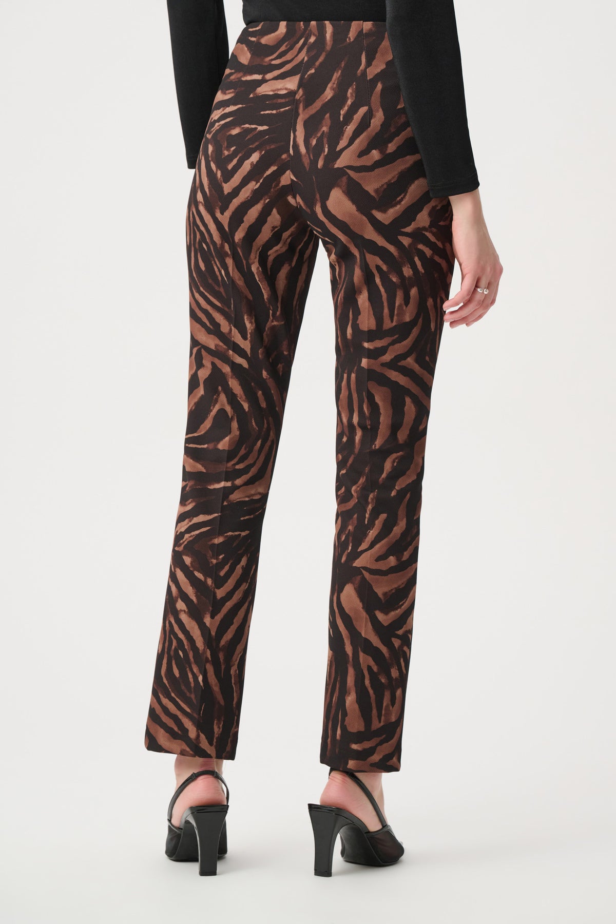 Pantalon con estampado animal negro y cafe 264195