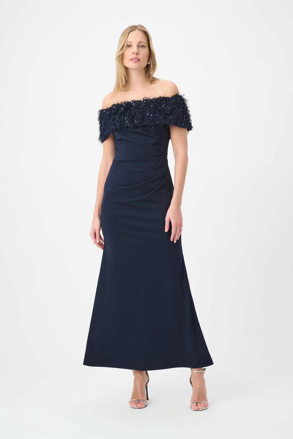 Vestido trompeta con flecos y hombros descubiertos azul marino 264713