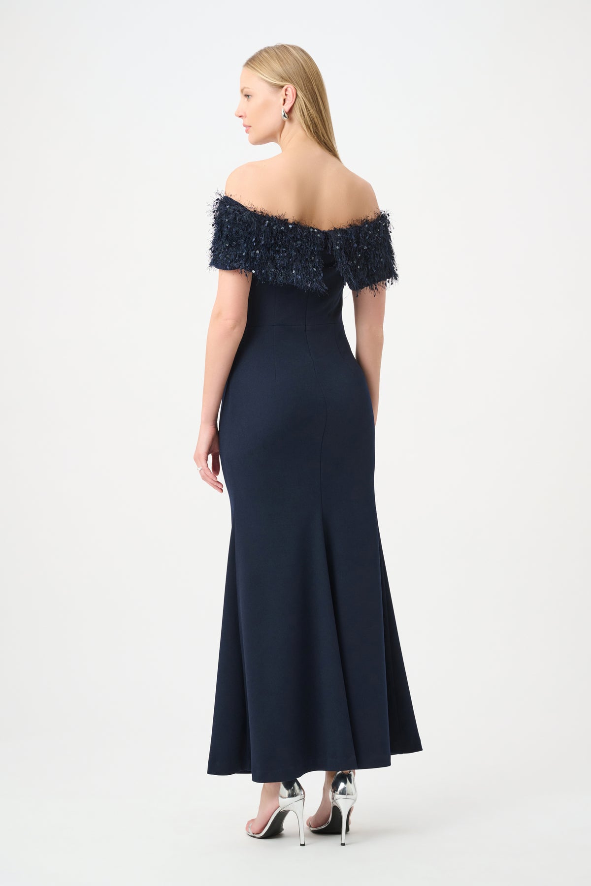 Vestido trompeta con flecos y hombros descubiertos azul marino 264713