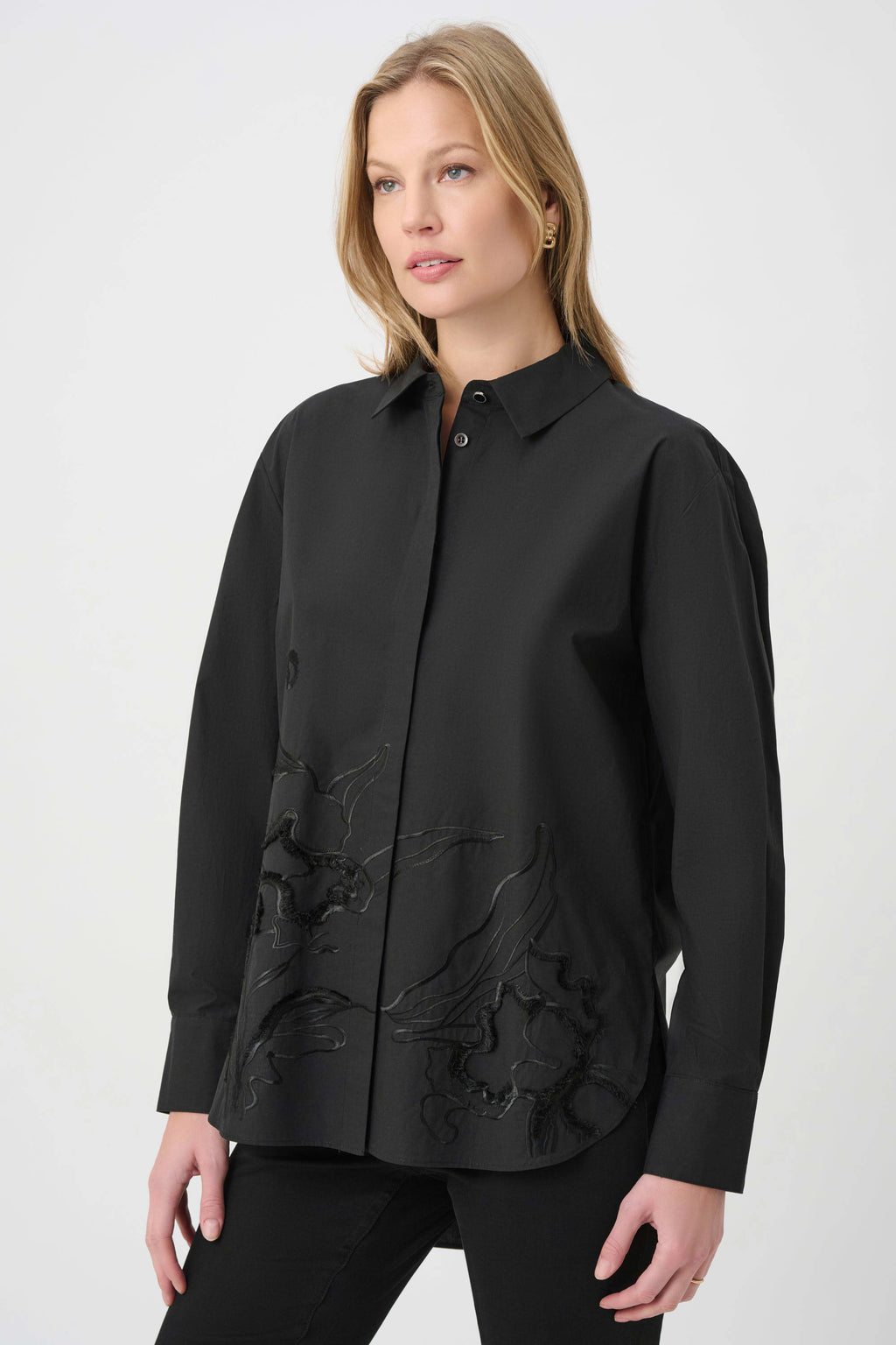 Blusa camisera bordada con botones negro 264904