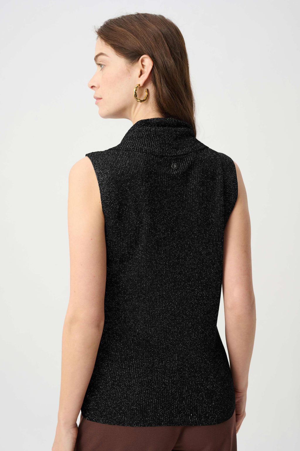 Blusa sin mangas con cuello drapeado con pedrería negro 264929