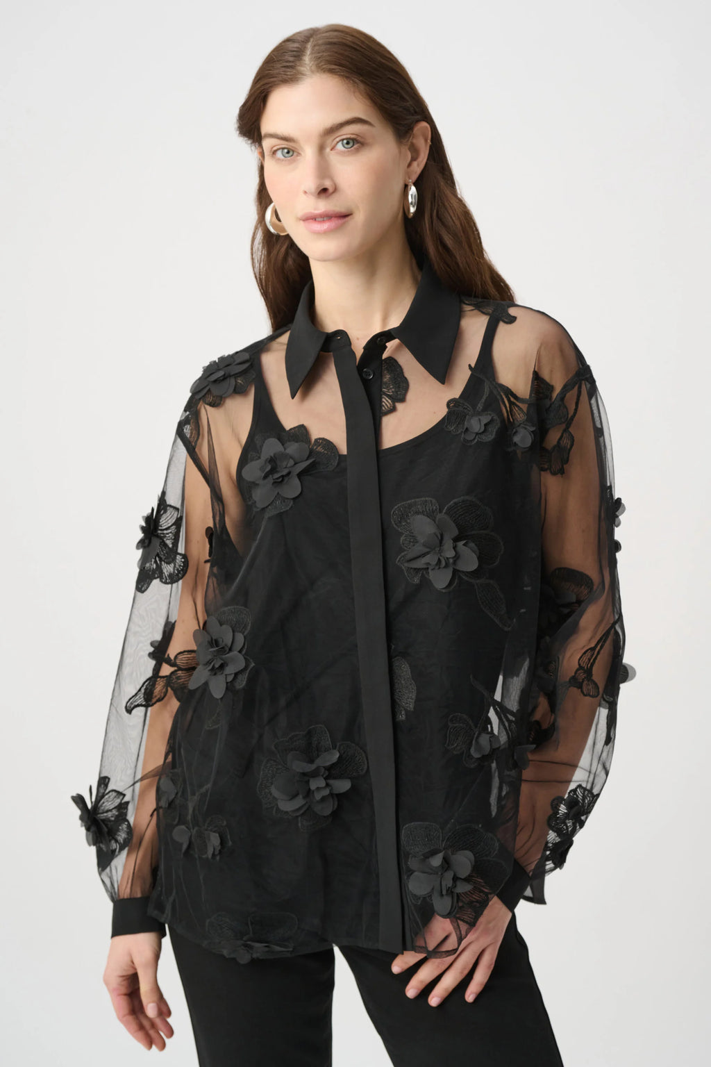 Blusa con aplique de flores de textura transparente negro 264945