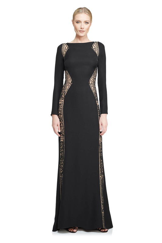 Vestido negro con diseño nude en laterales AUS1626LQ DIBRA