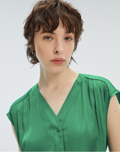 Blusa verde satinada 232560