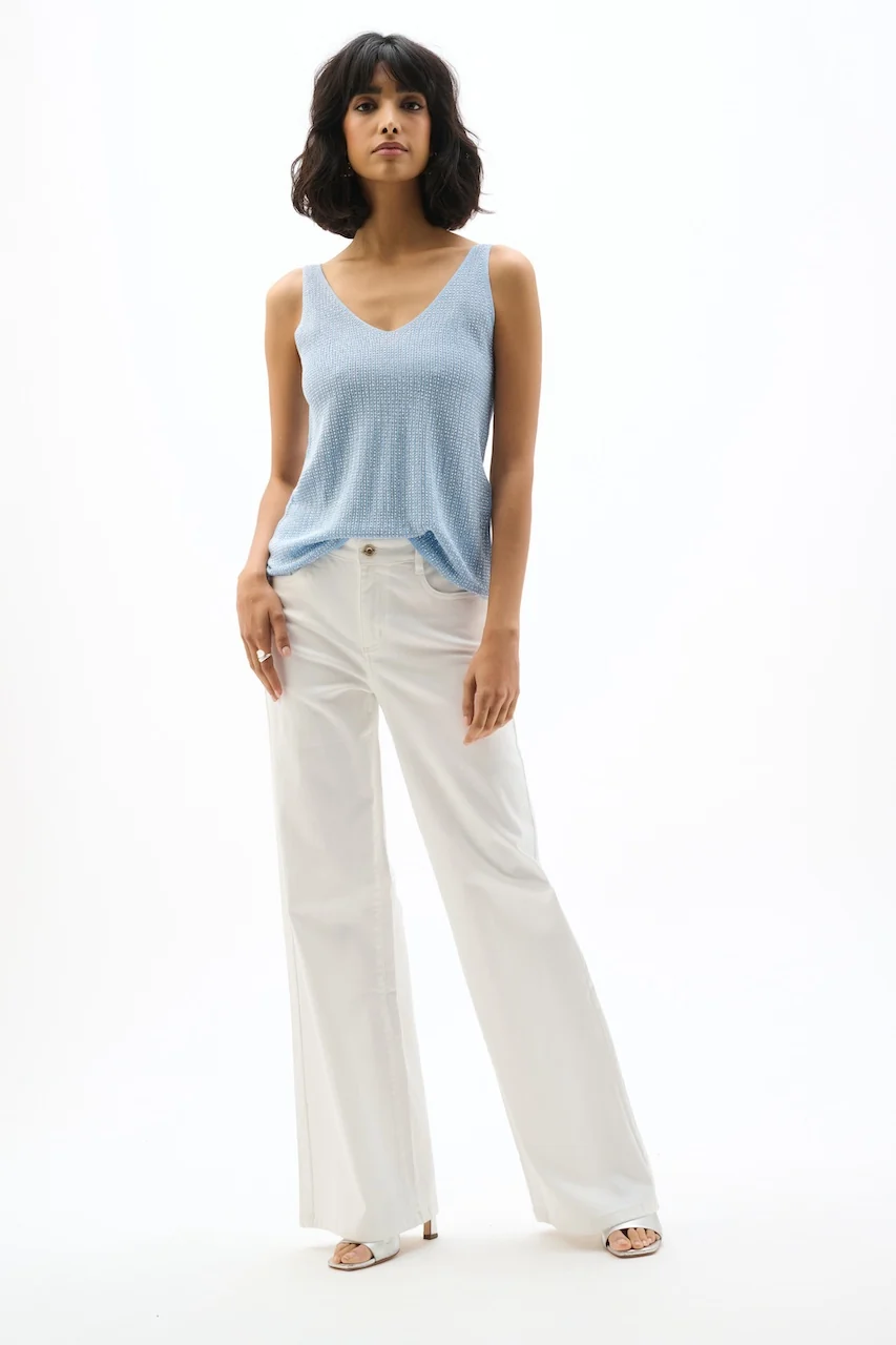 Blusa sin mangas metalizada con pedrería azul cielo 252915S2