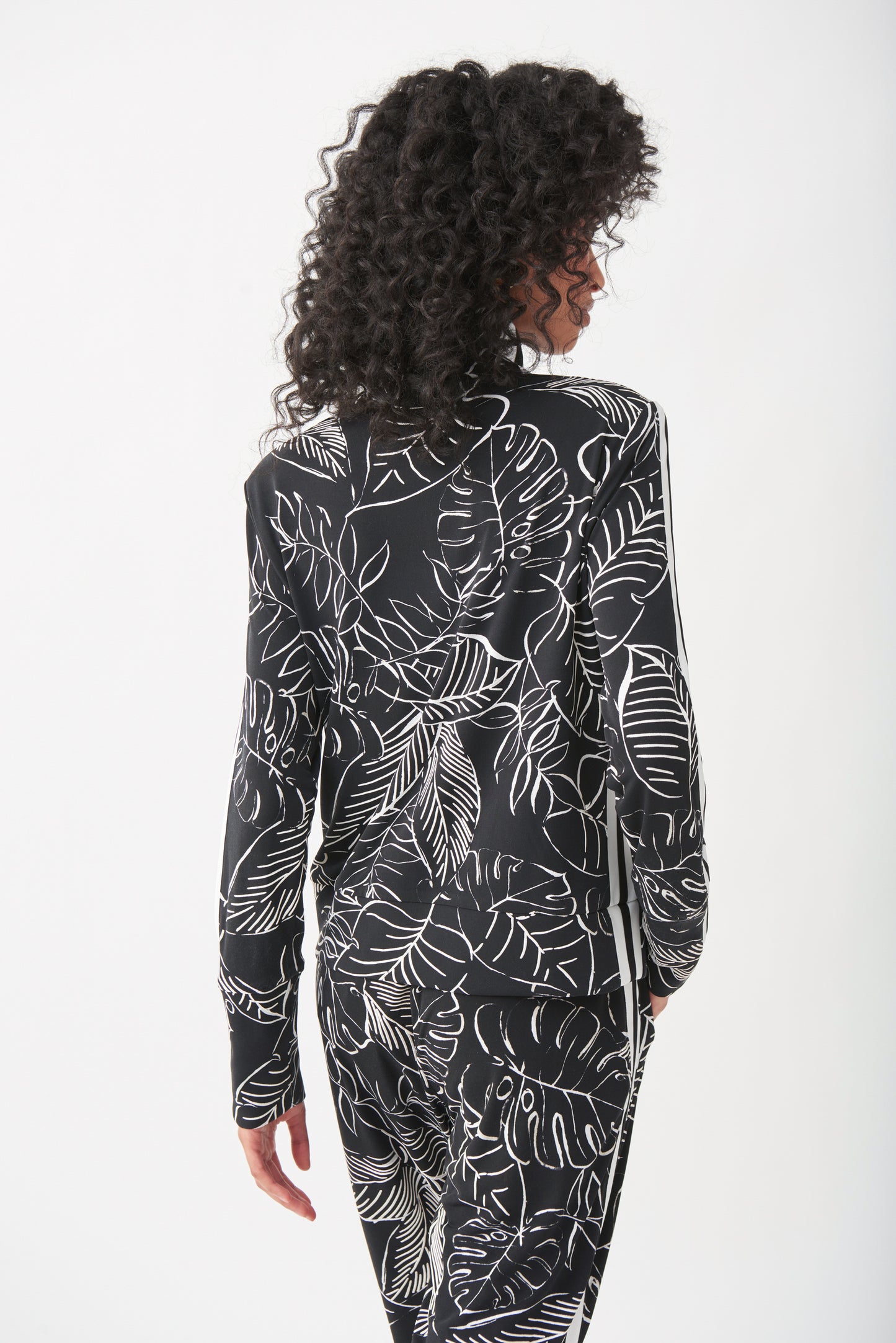 Chamarra blanco con negro 221201