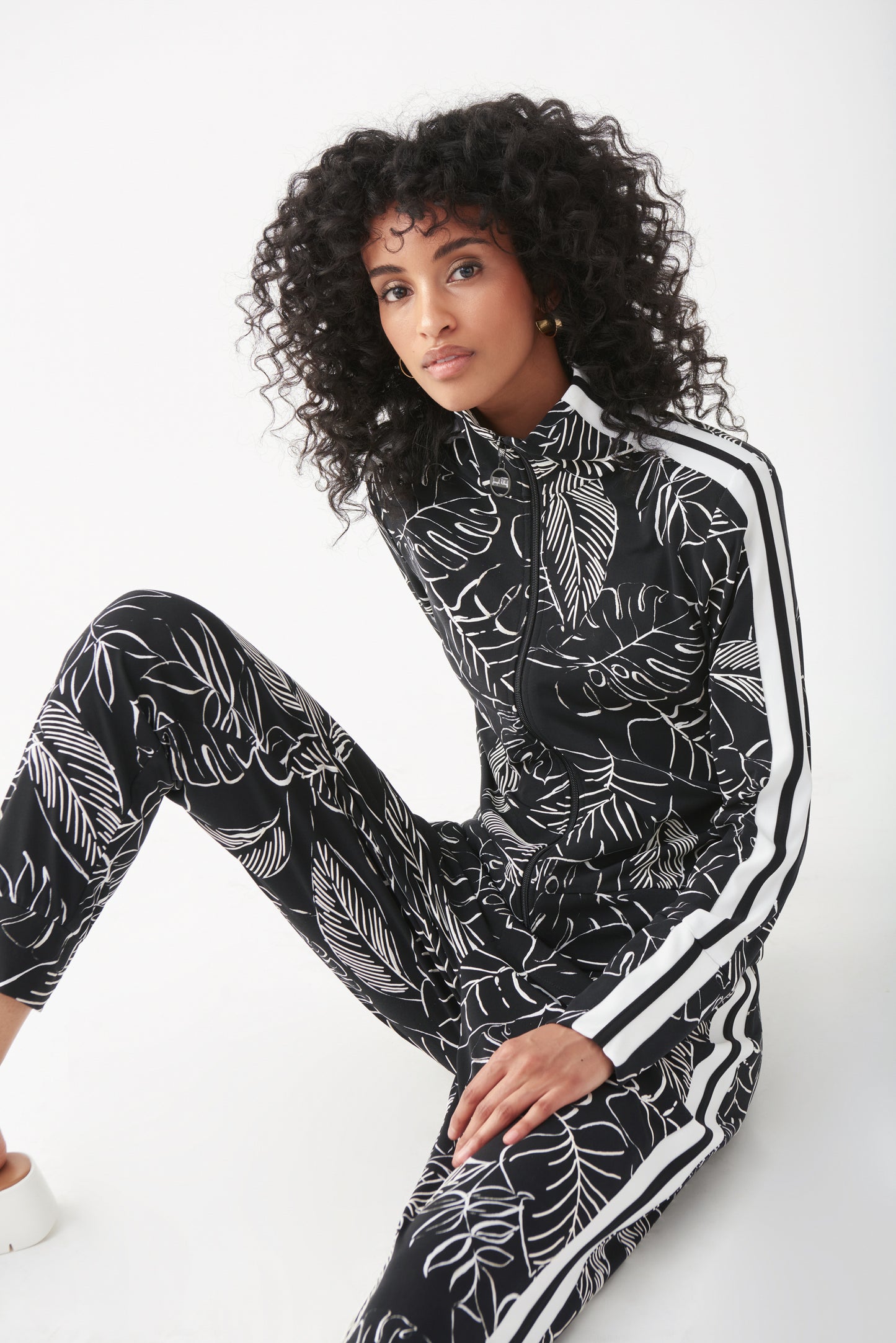 Chamarra blanco con negro 221201