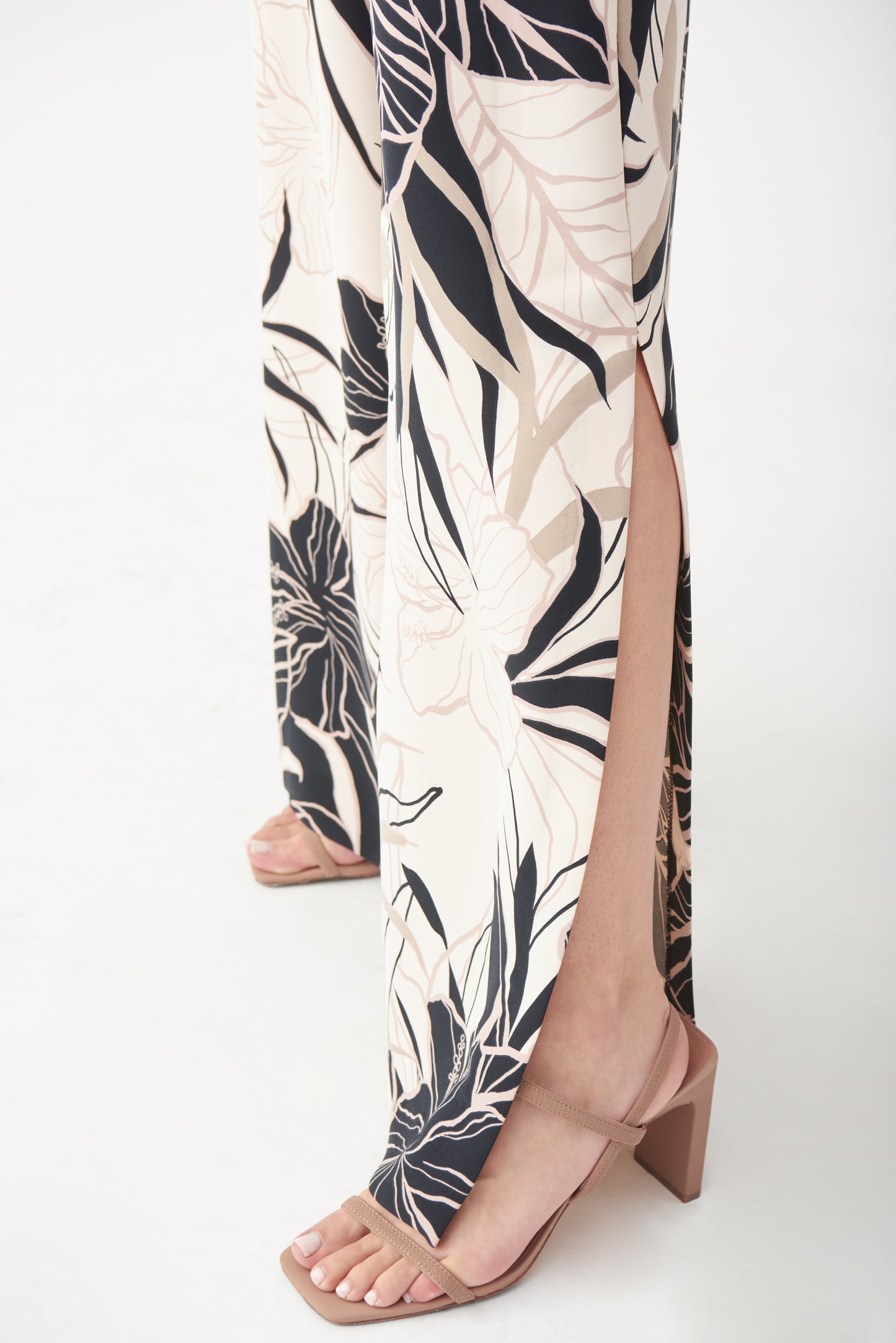 Pantalón estampado beige y negro 221217