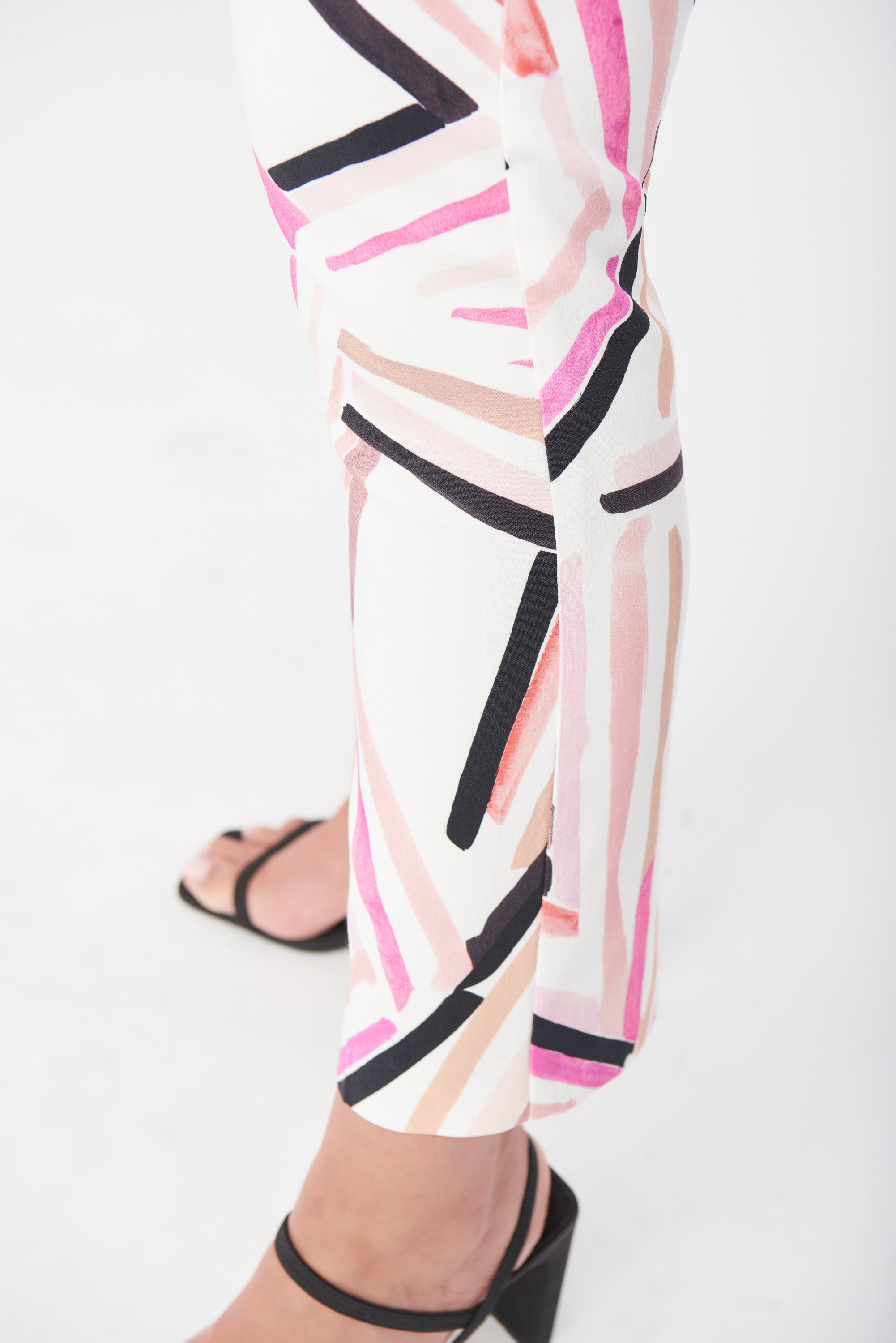 Pantalón capri estampado multicolor 221326