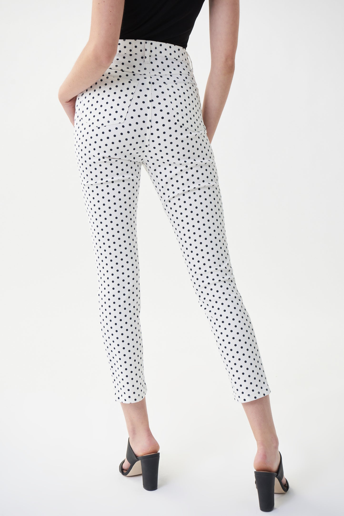 Jeans capri blancos con puntos 222919
