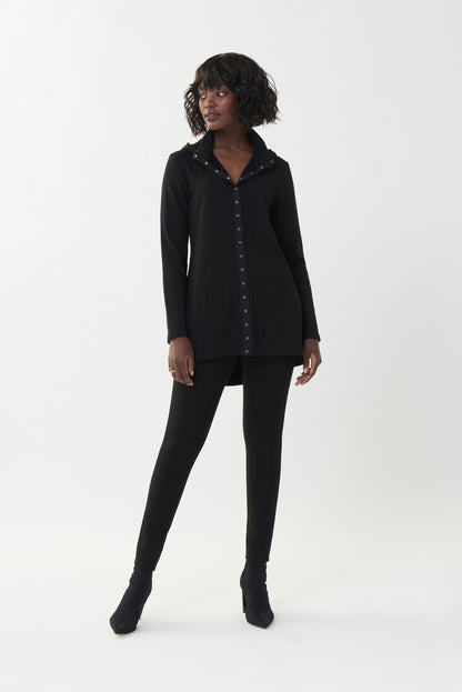 Blusón negro con capucha 223076