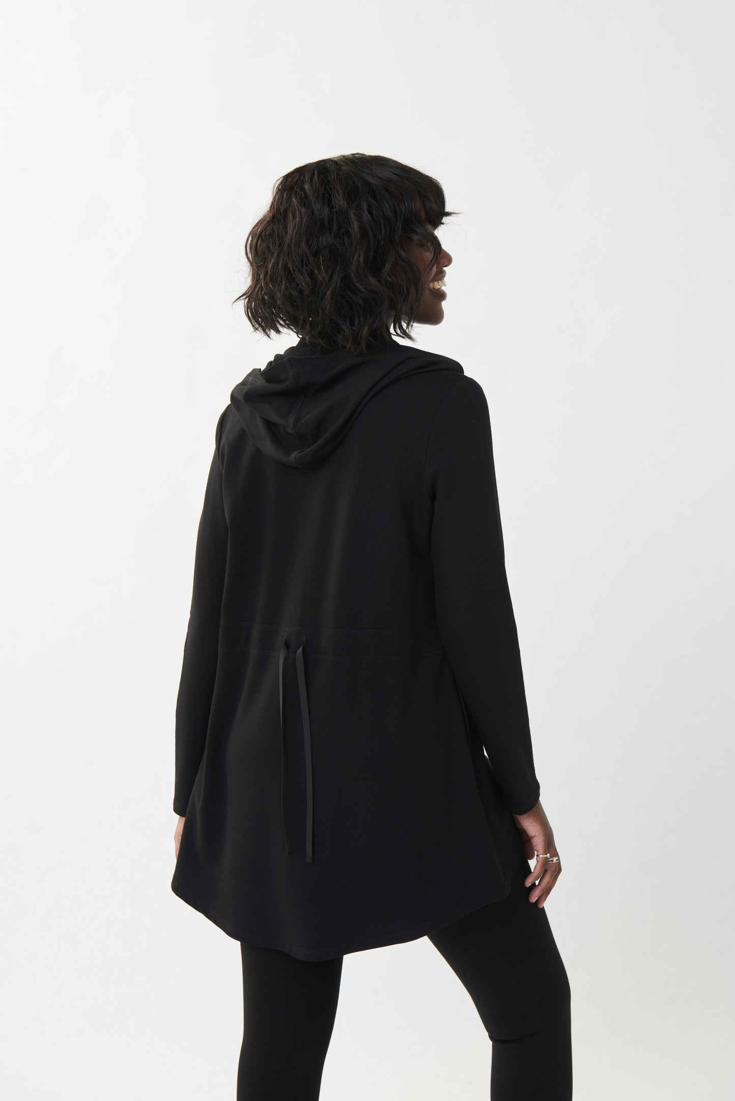 Blusón negro con capucha 223076