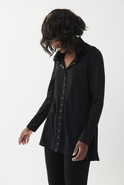 Blusón negro con capucha 223076