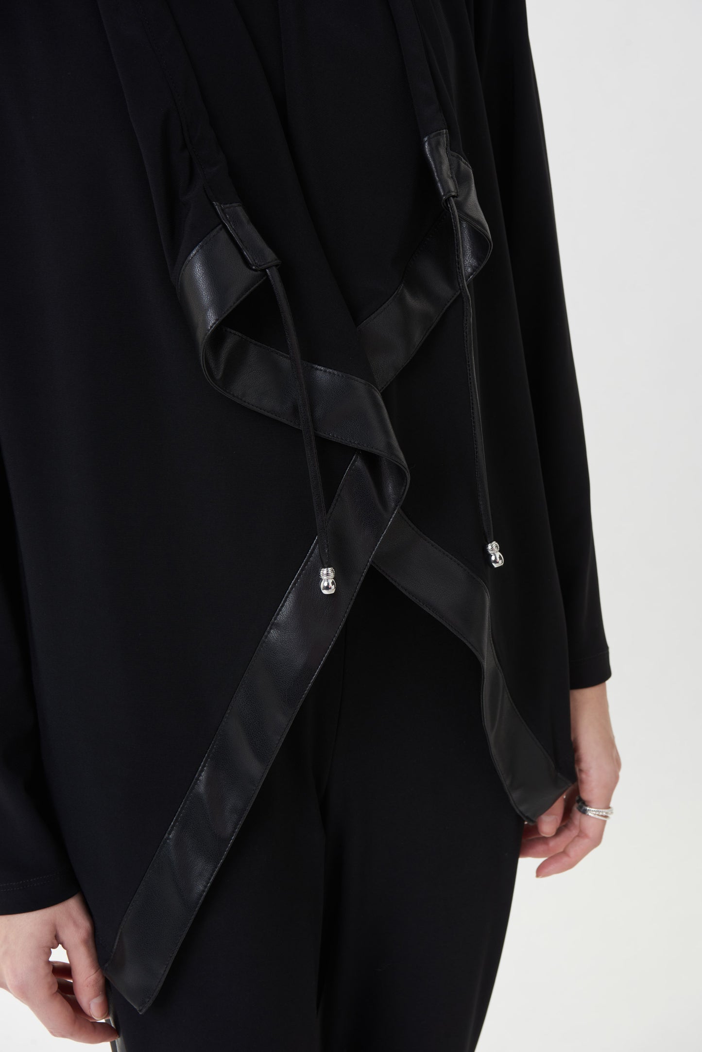 Cover up negro con eco piel 223091