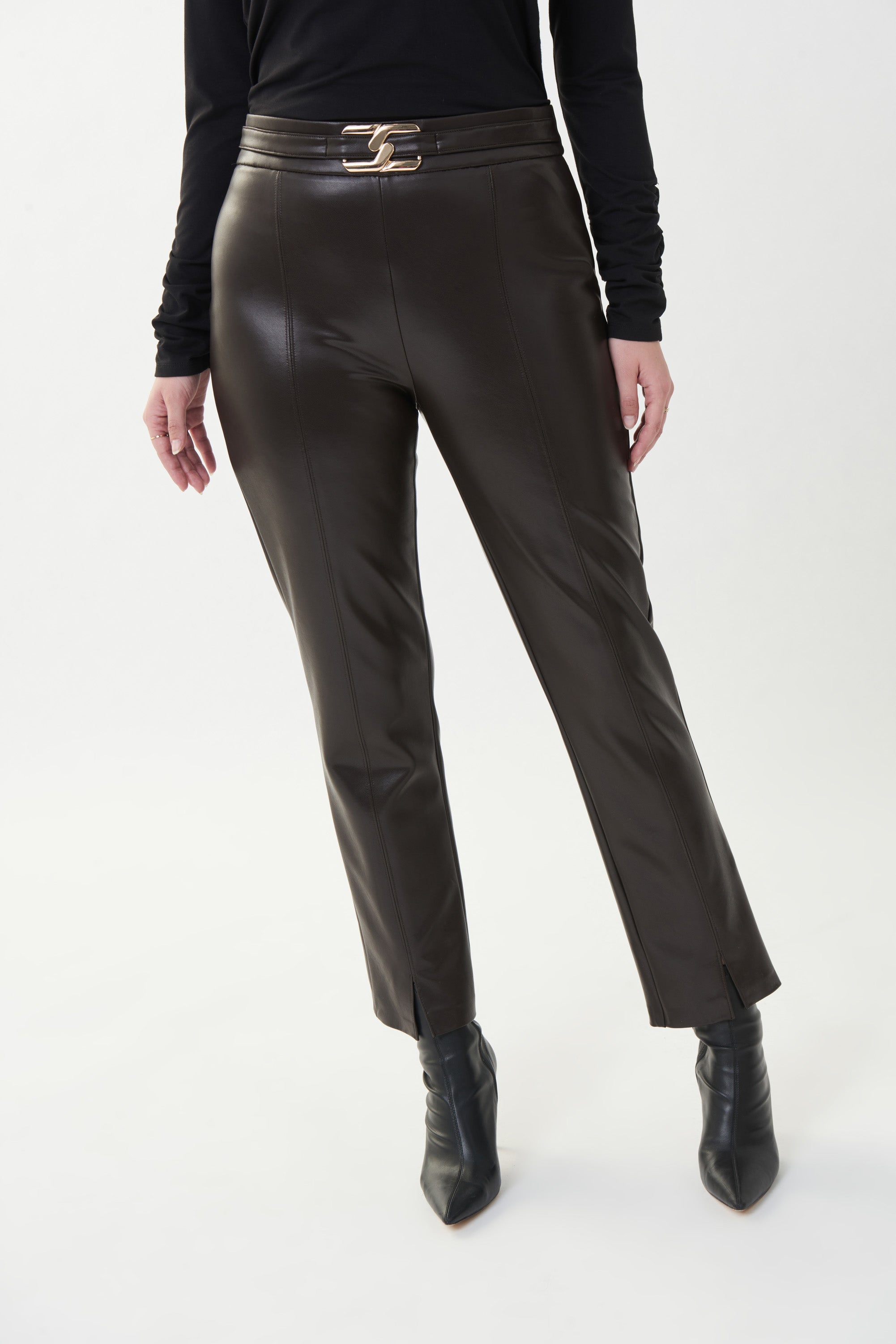 Pantalón vinipiel café 223131