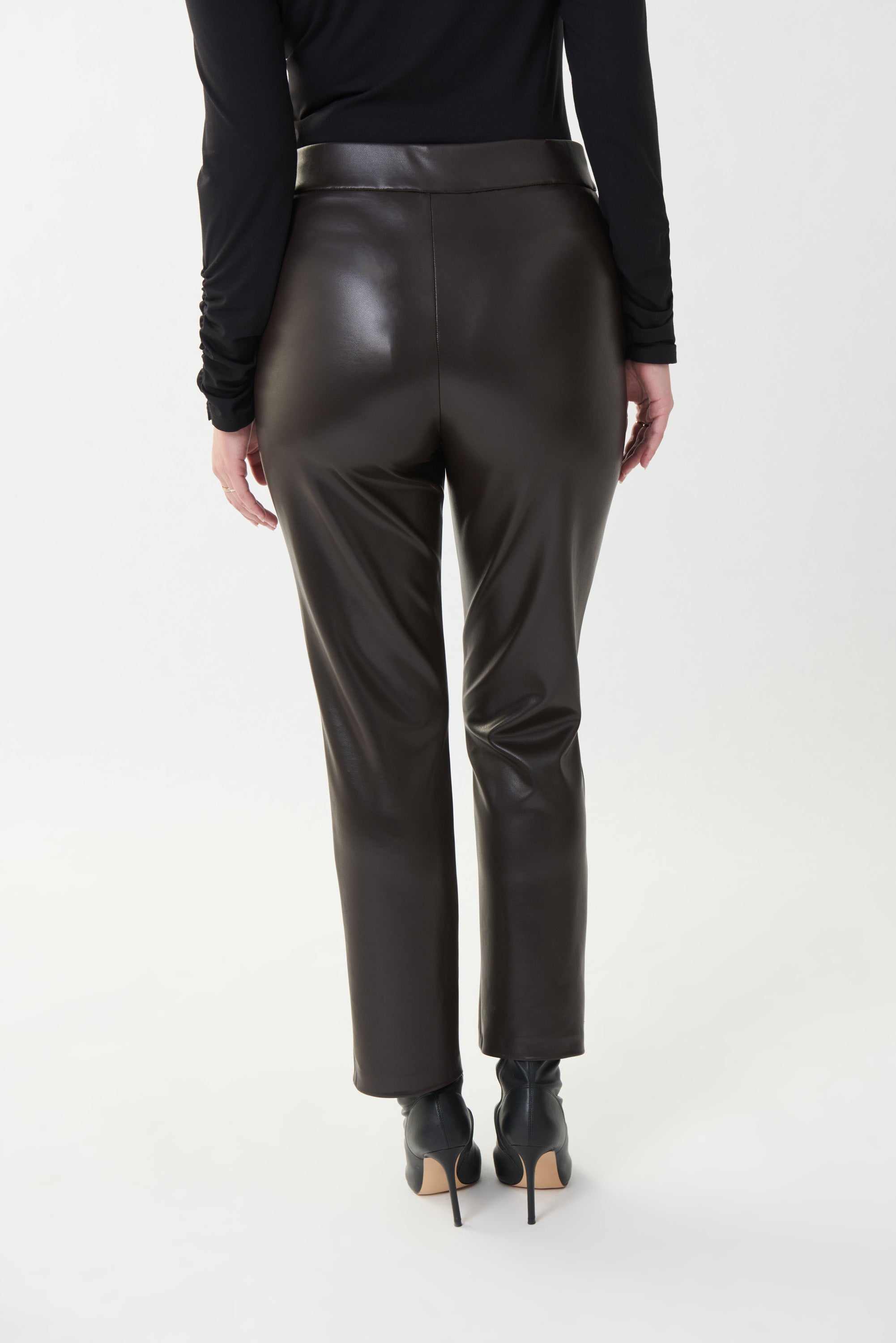 Pantalón vinipiel café 223131