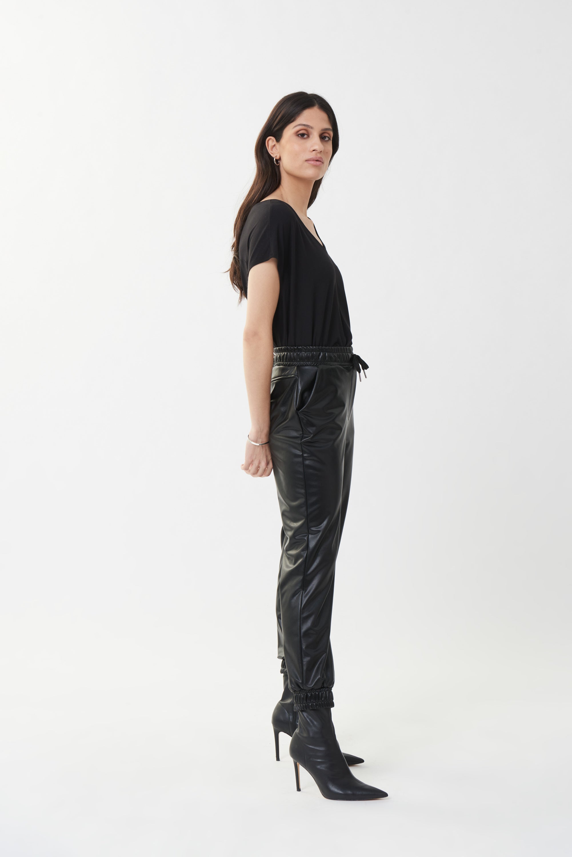 Pantalón jogger negro polipiel 223166