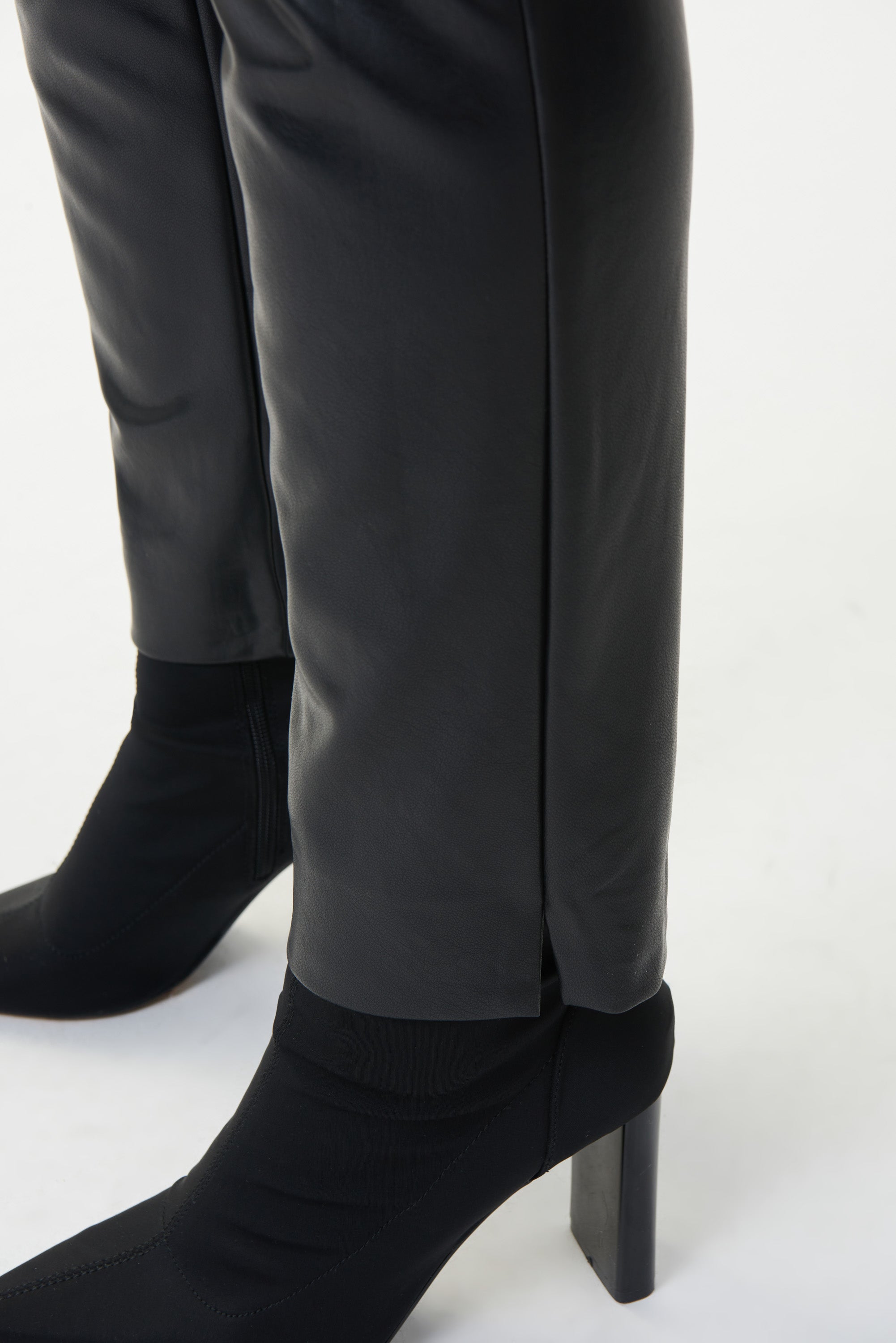 Pantalón piel negro 223196